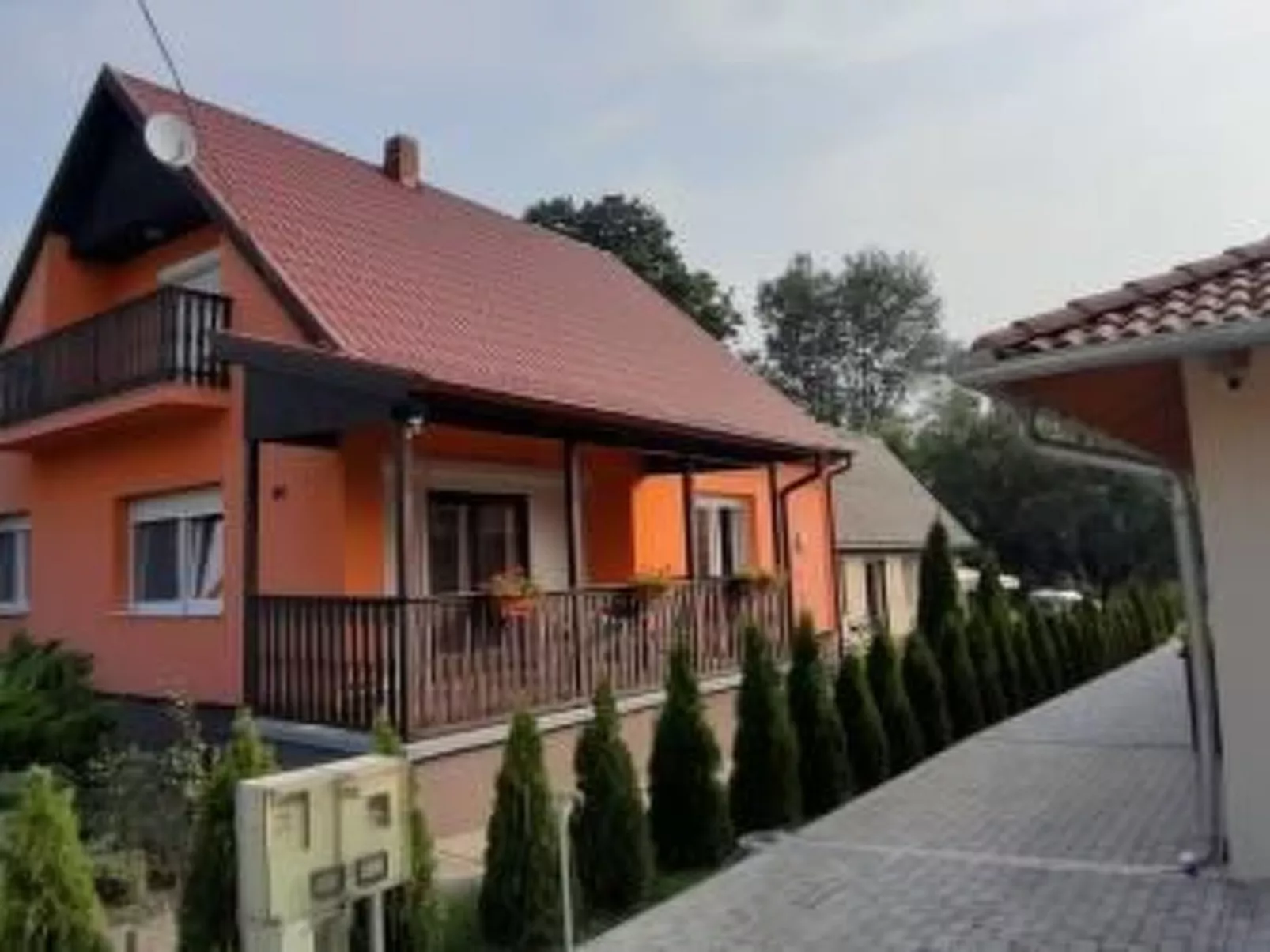 Mit Terrasse, Garten und Grill-Outside