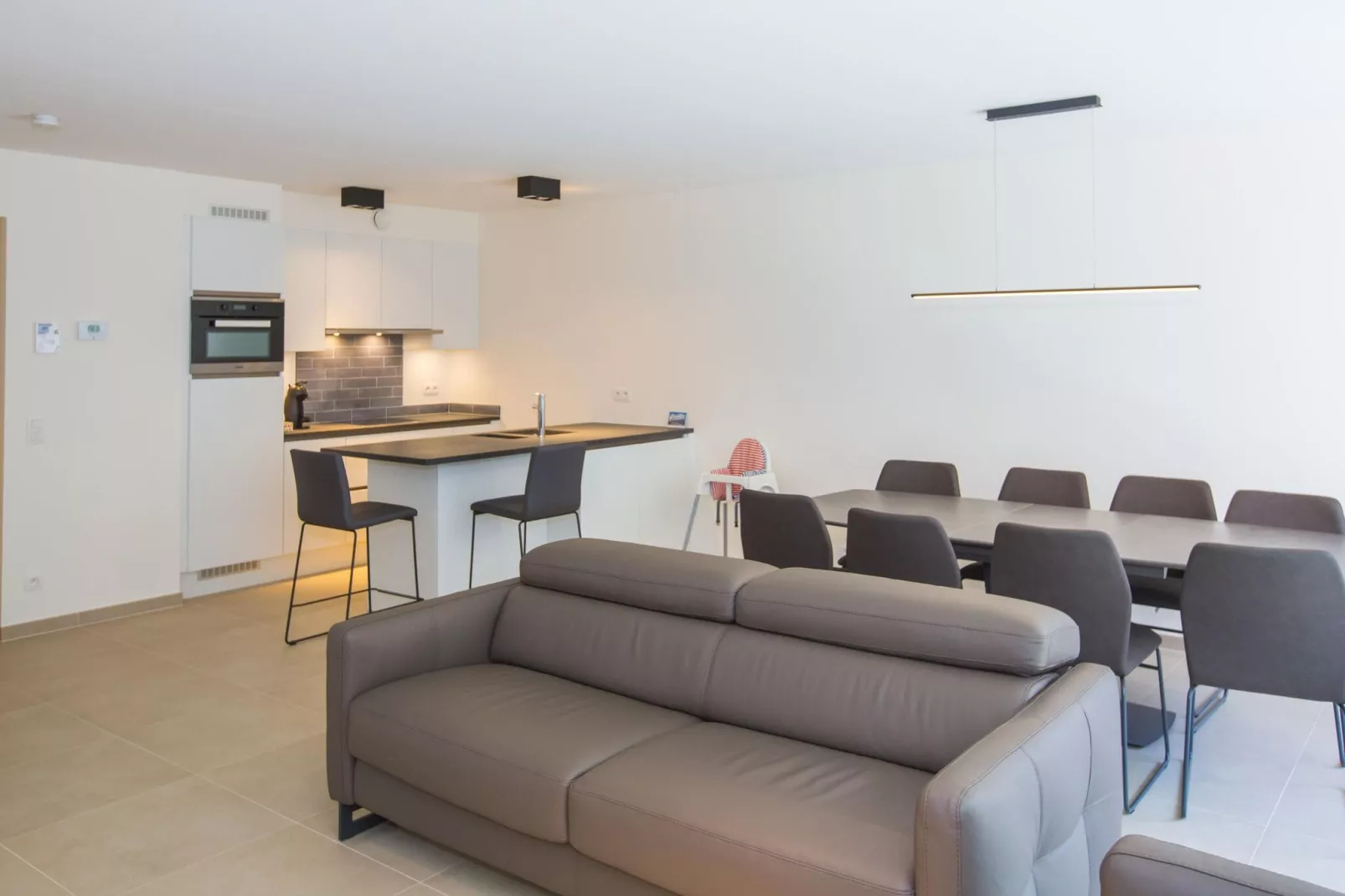 RIVA / 0101  GAR 282-Living room