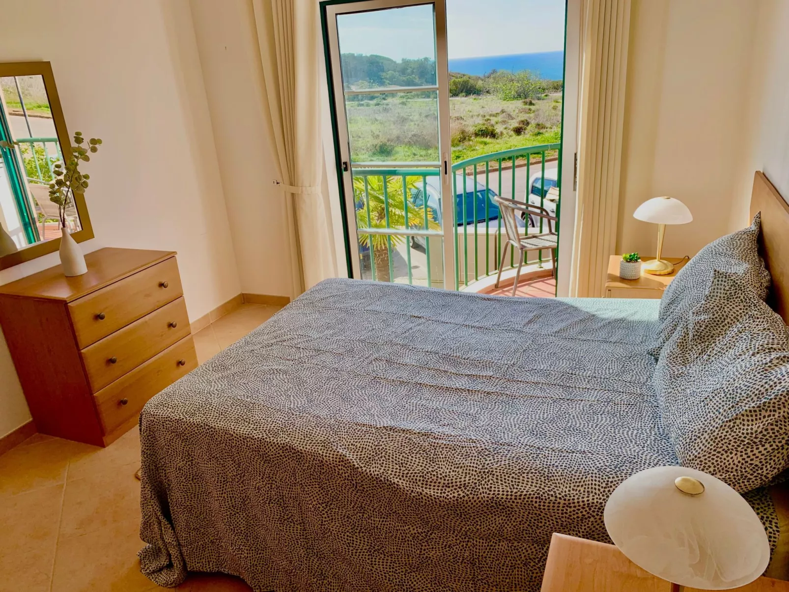 Wohnung mit Meerblick , mitten im Zentrum von Luz-Drinnen