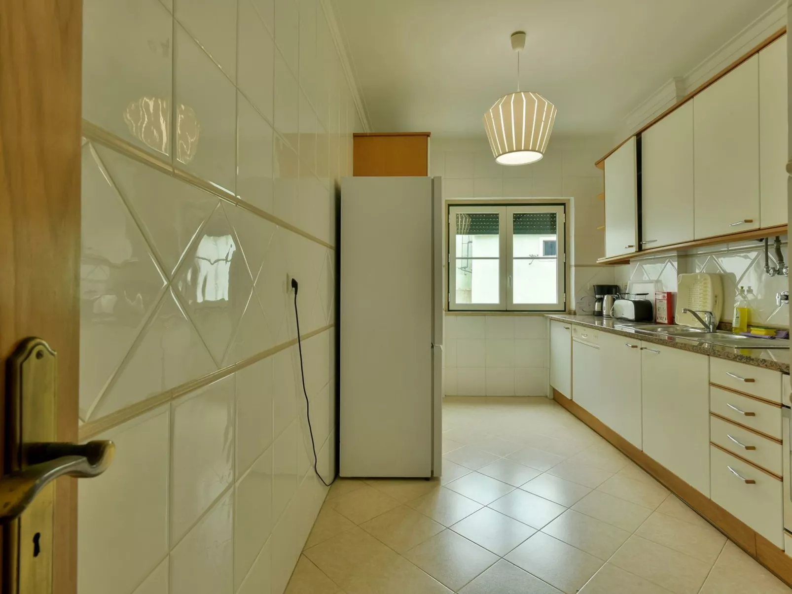 Zentrale Wohnung in Lissabon-Image-tags.info