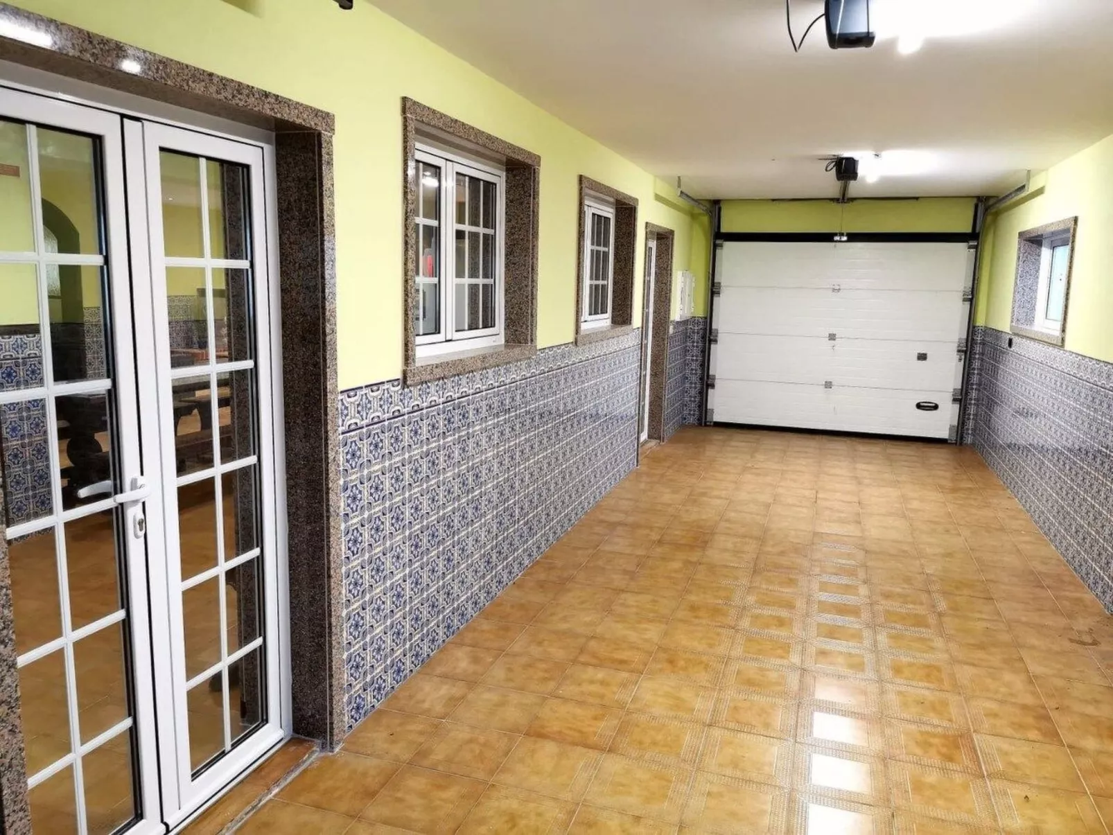 Das Haus Bairrada mit freier Garage-Draußen