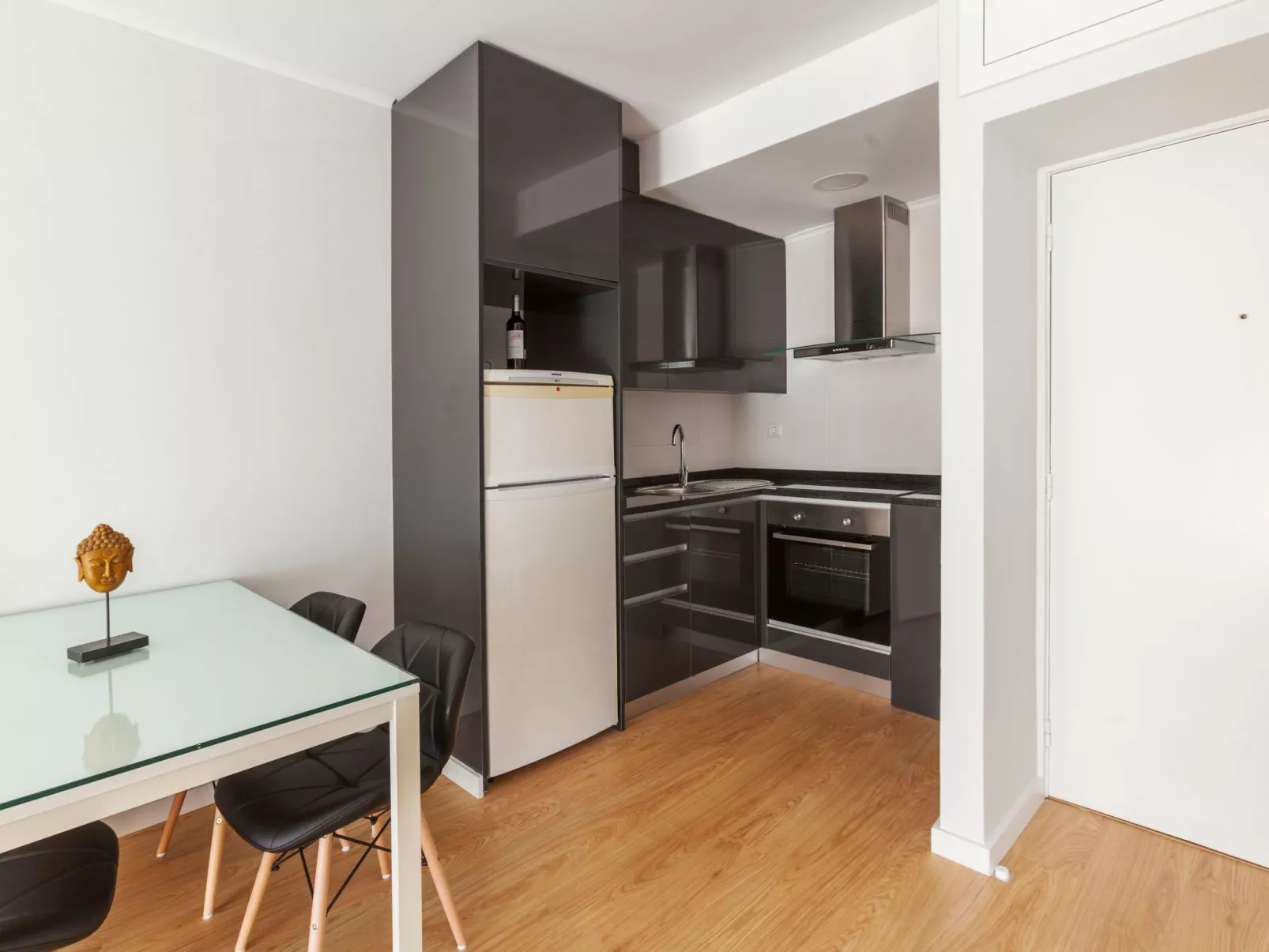 Wohnung "Coolhome" mit Balkon-Drinnen