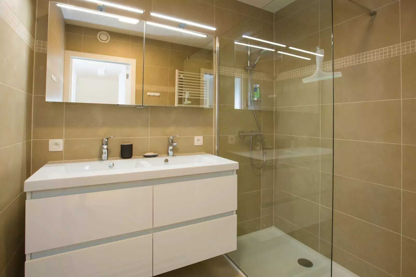 RIVA / 0101  GAR 282-Bathroom