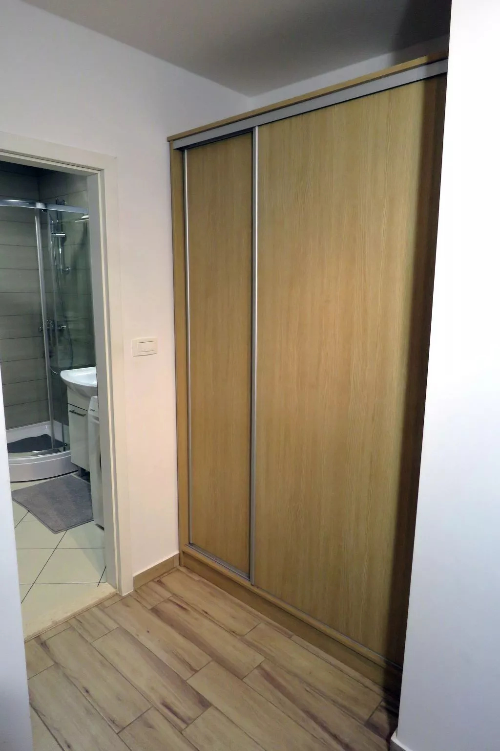 Sonniger Rückzugsort mit Privatparkplatz-Dedans