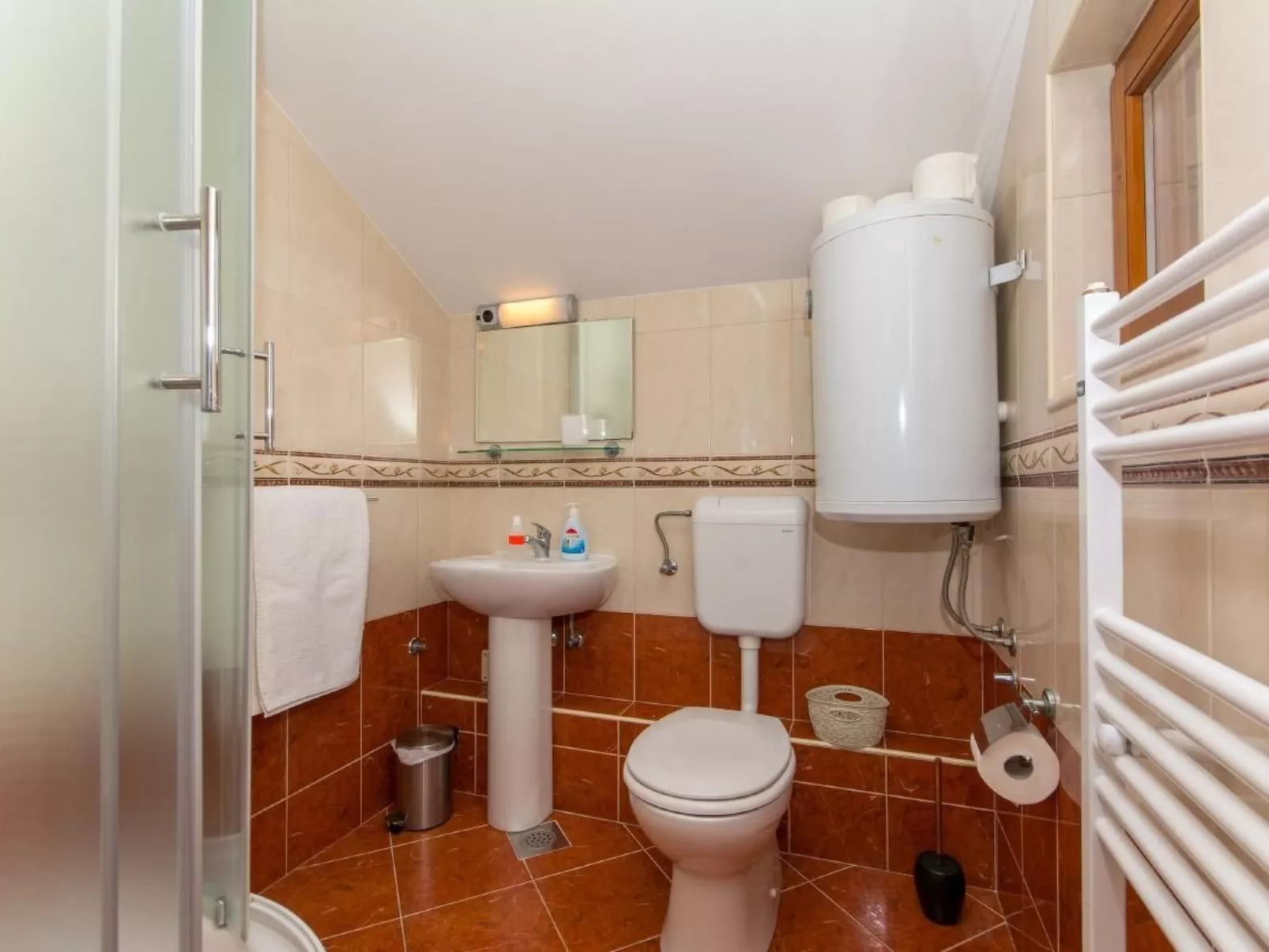 Modernes Apartment mit Meerblick-Drinnen