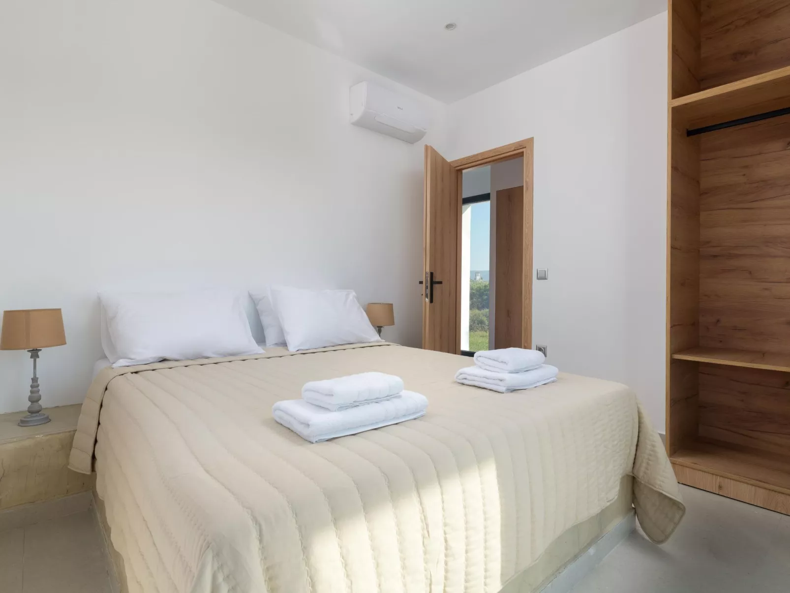 Davlakos Wohnung Rea 2-Dedans