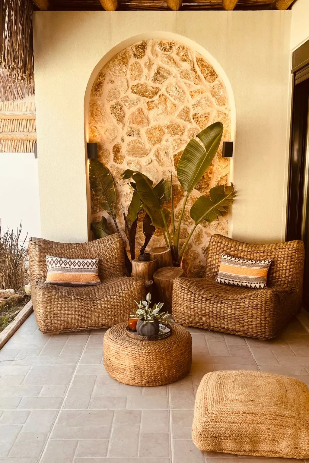 "Naya" mit eigenem Pool-Dedans