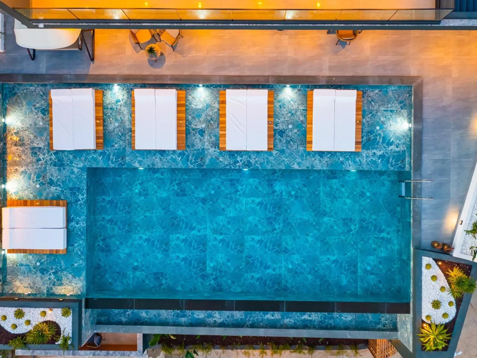 Designvilla mit Pool und spektakulärer Aussicht-Outside