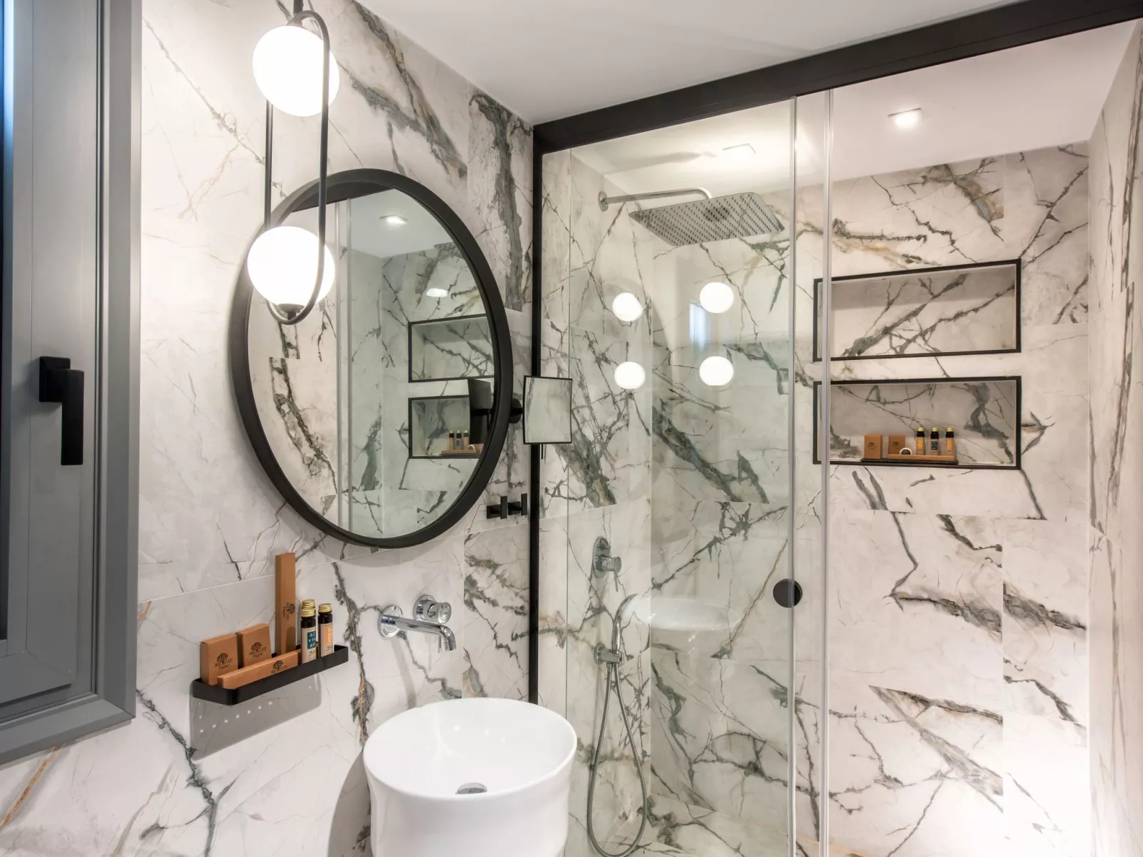 Luxuriös gestaltete Villa mit privatem Pool-Draußen