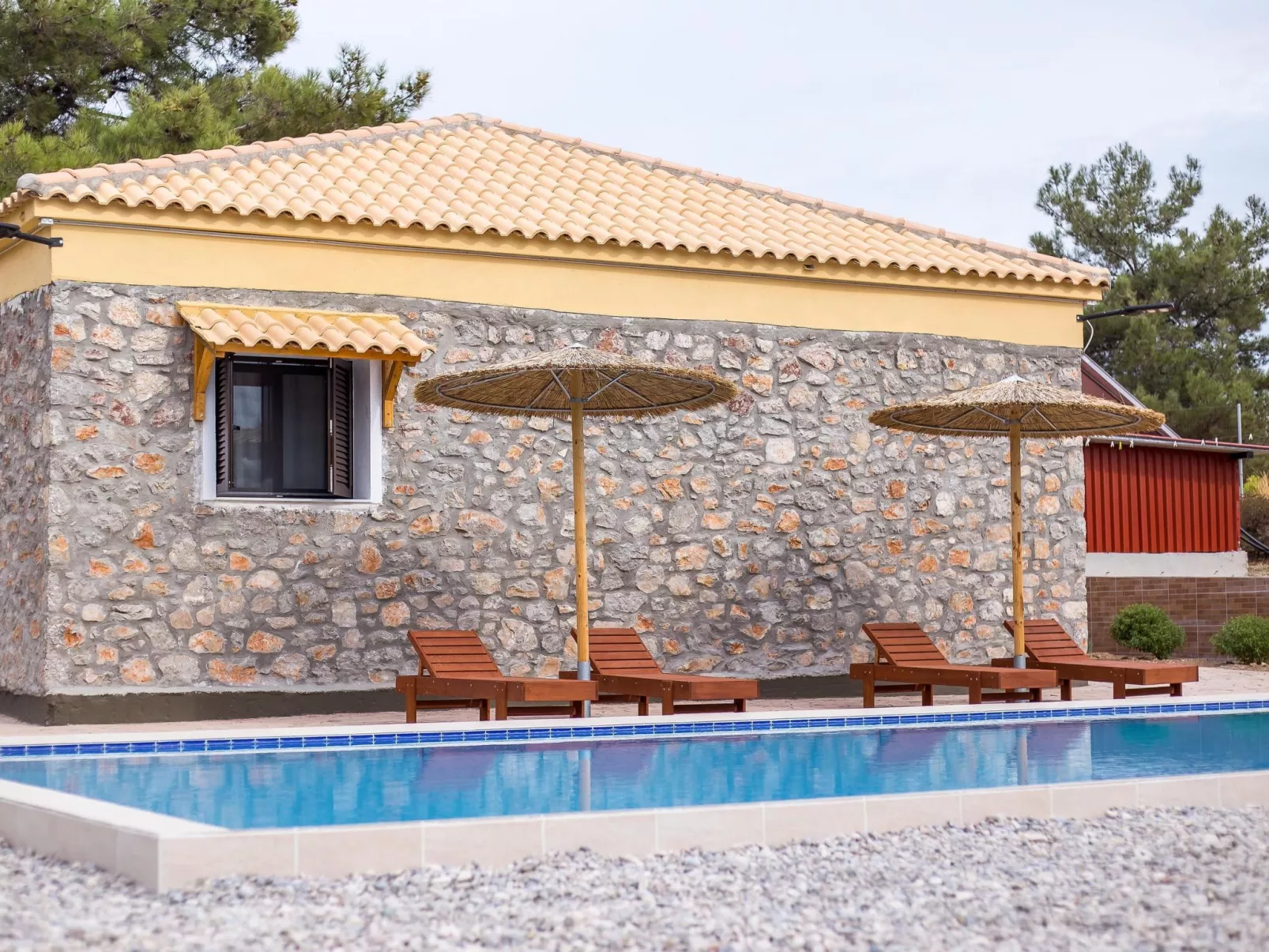 Schöne Steinvilla im Wald-Image-tags.info