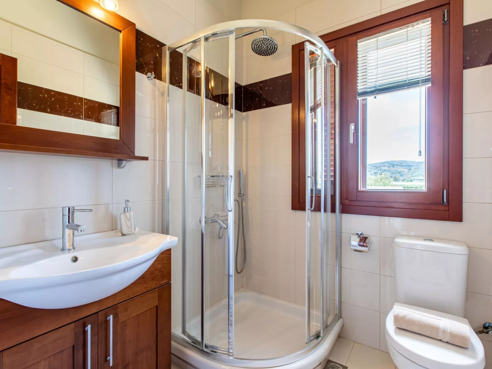 Cold Crest Haus-Inside