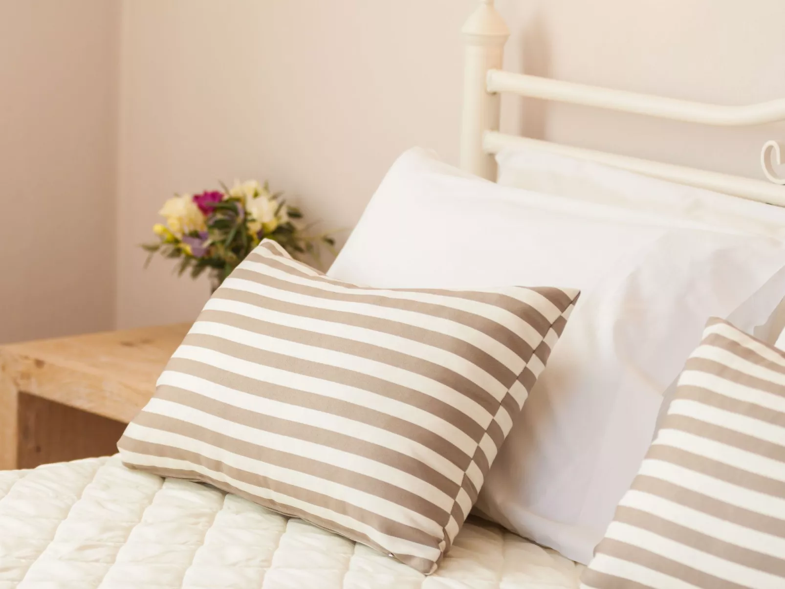 Ruhige Villa mit privatem Pool, BBQ und Kinderbereich-Dedans