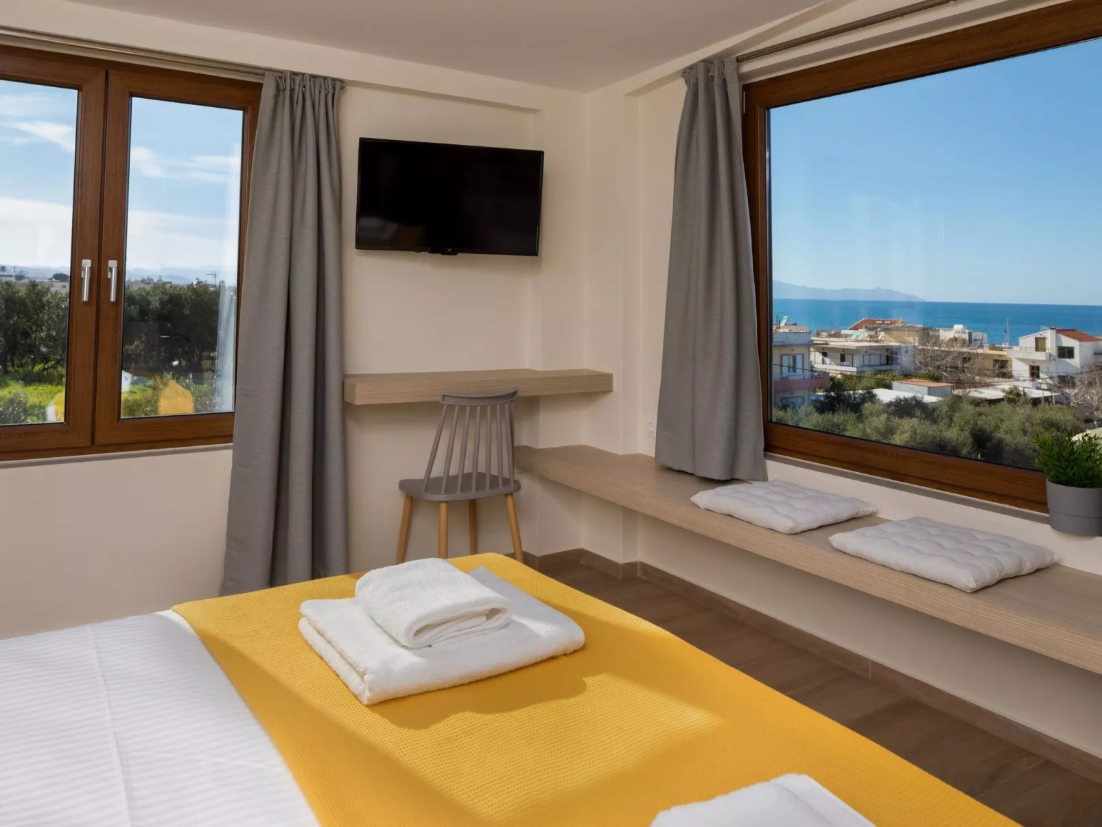 Haus in Agia Marina mit Außenpool-Drinnen