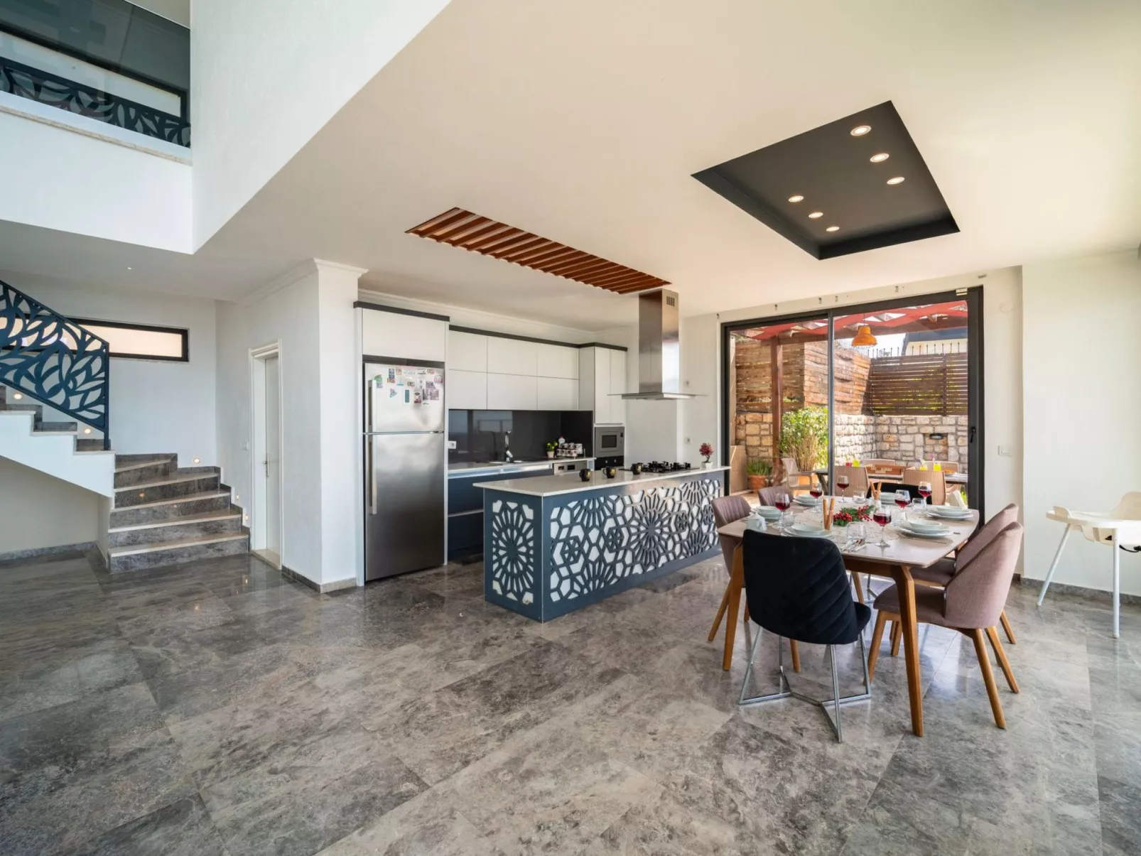 Moderne Luxusvilla mit Meerblick-Image-tags.info