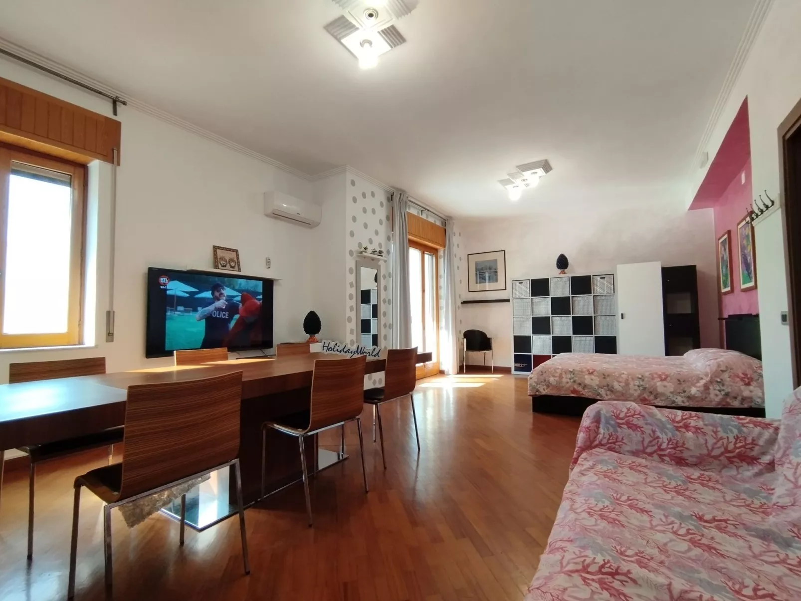 Sea La Vie by Holiday World-Inside