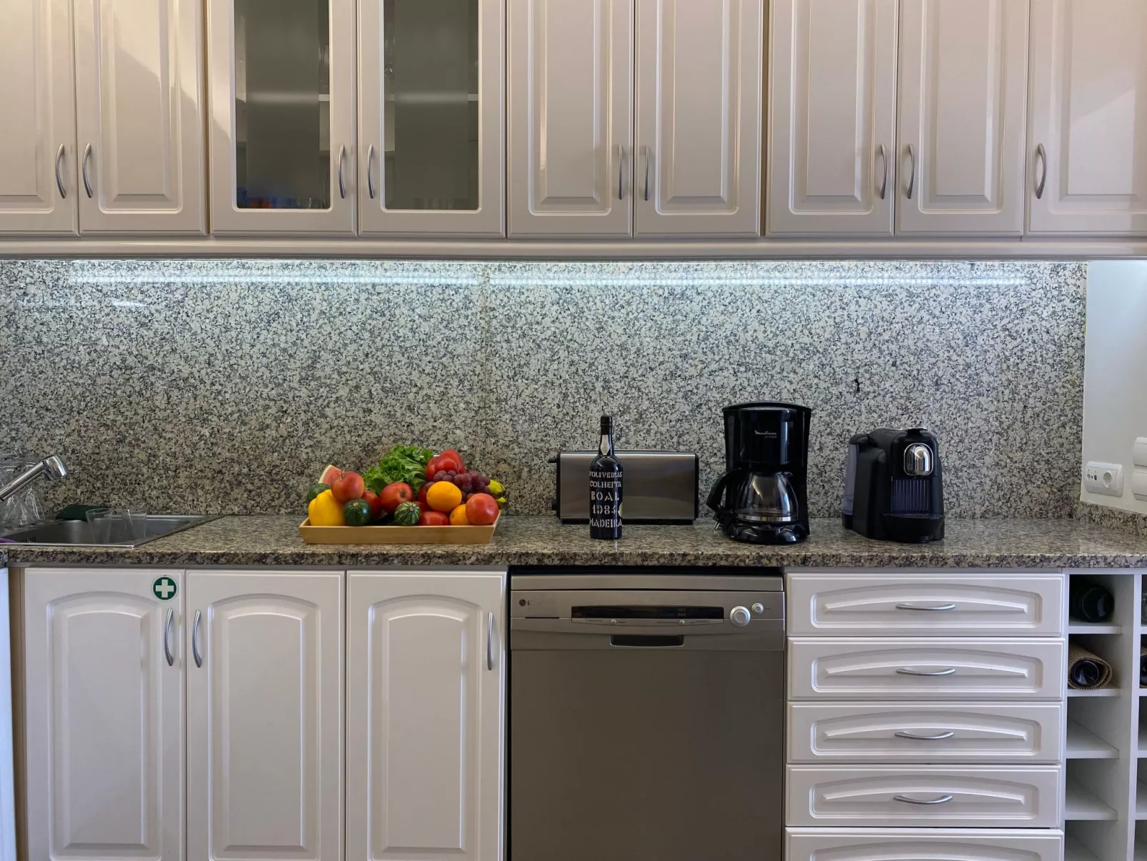 Ideales Familienhaus mit freiem Stadt- und Meerblick-Inside