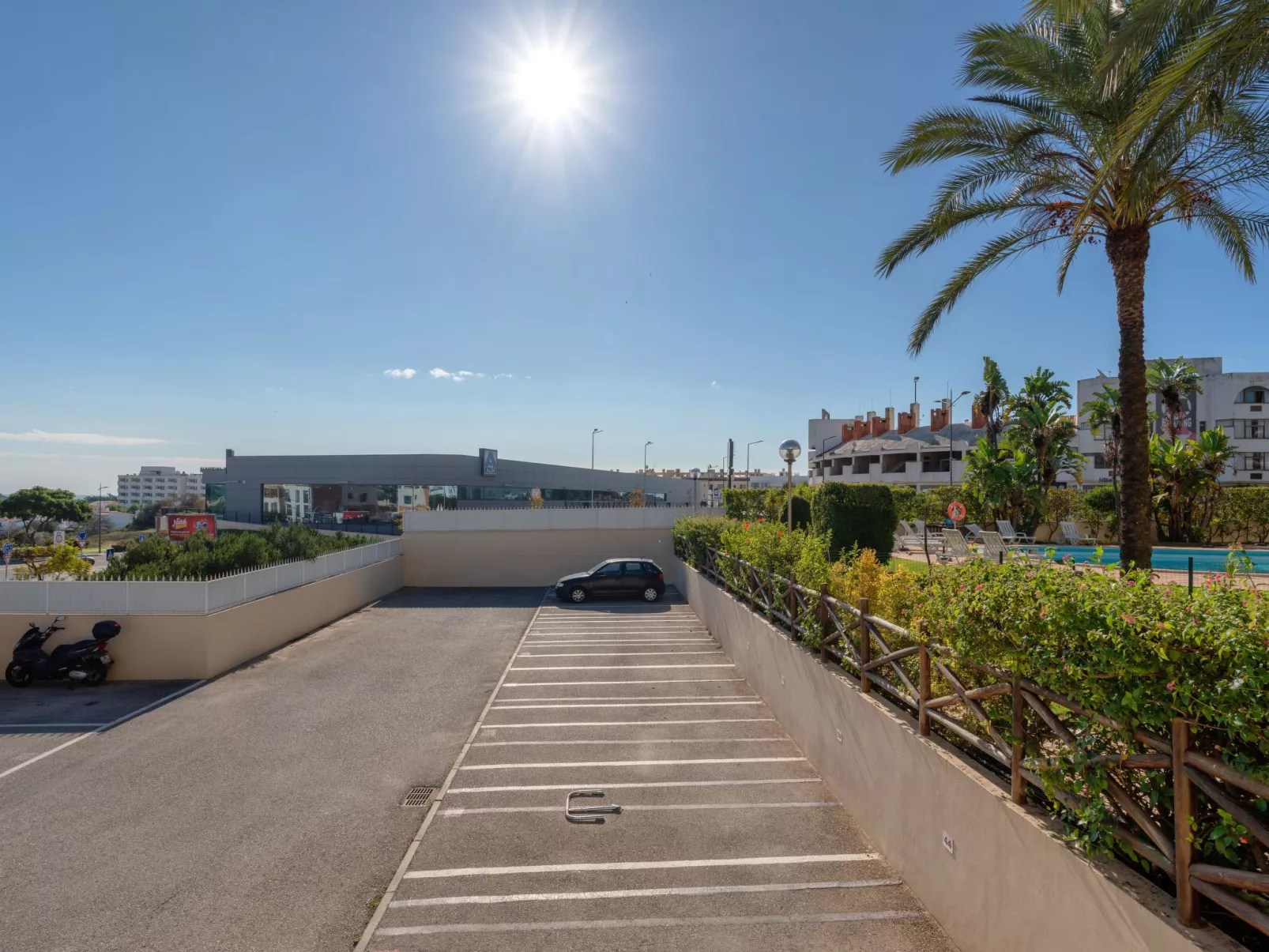 Wohnung mit Terrasse und 2 Schwimmbecken-Dehors