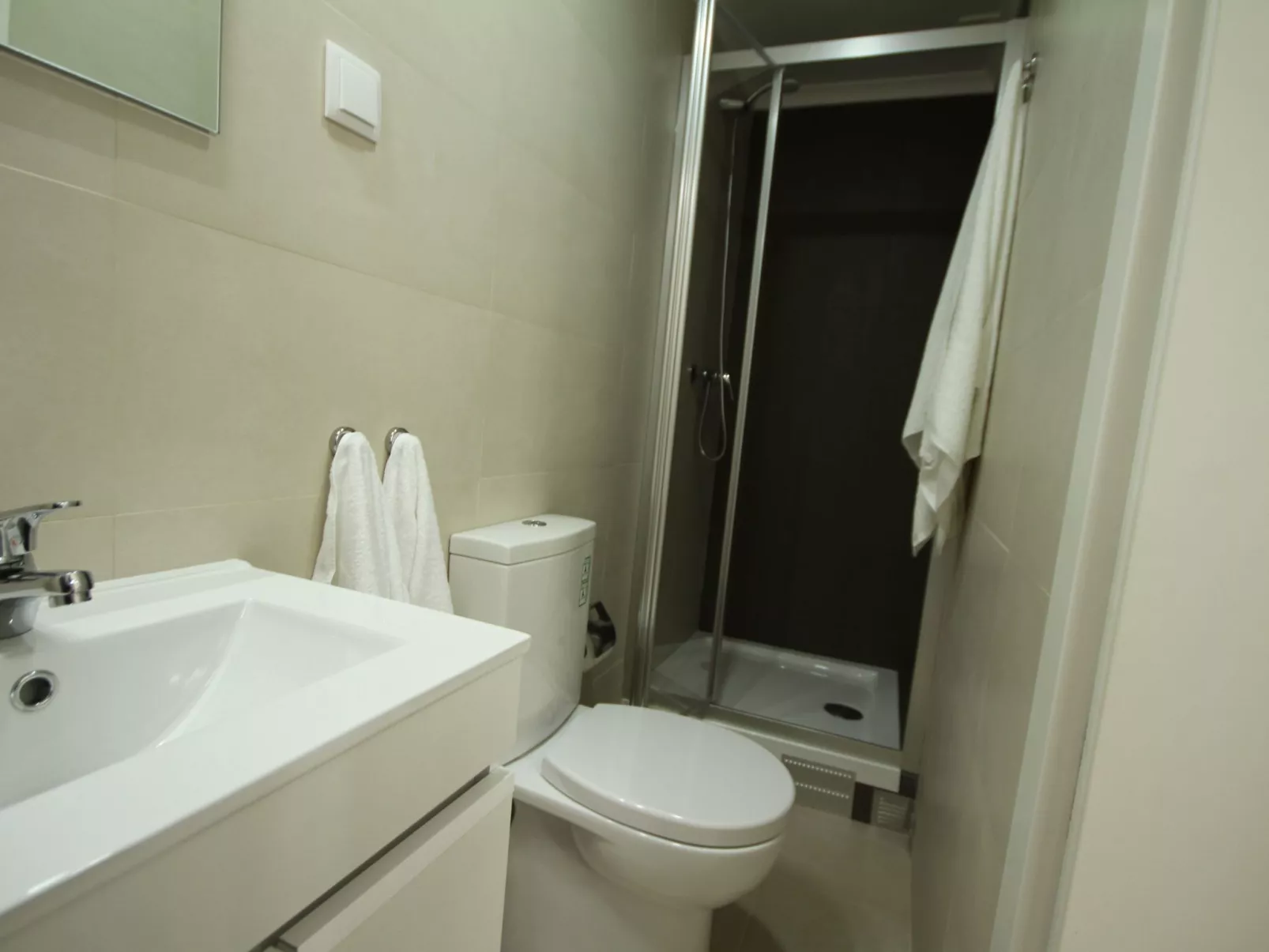 Alfama Right Point, Studio Santo Estevão-Image-tags.info