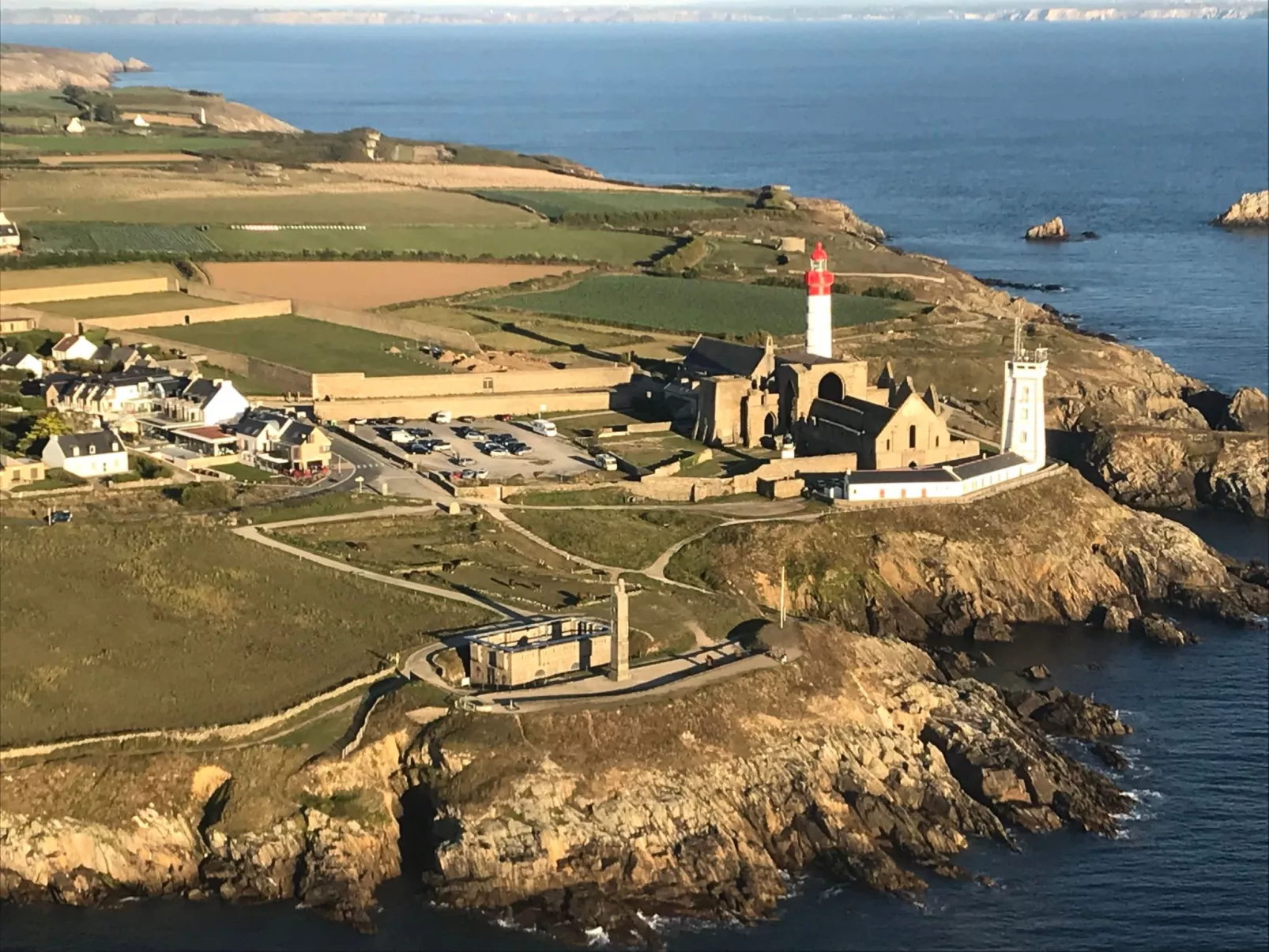Charmantes Haus mit privatem Jacuzzi in der Bretagne-Dehors