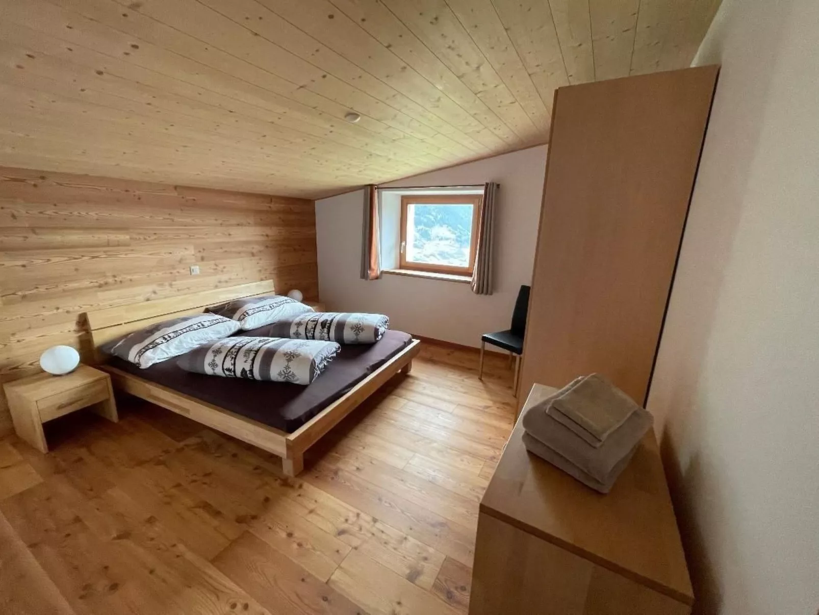 Monte Campell Dasura-Inside