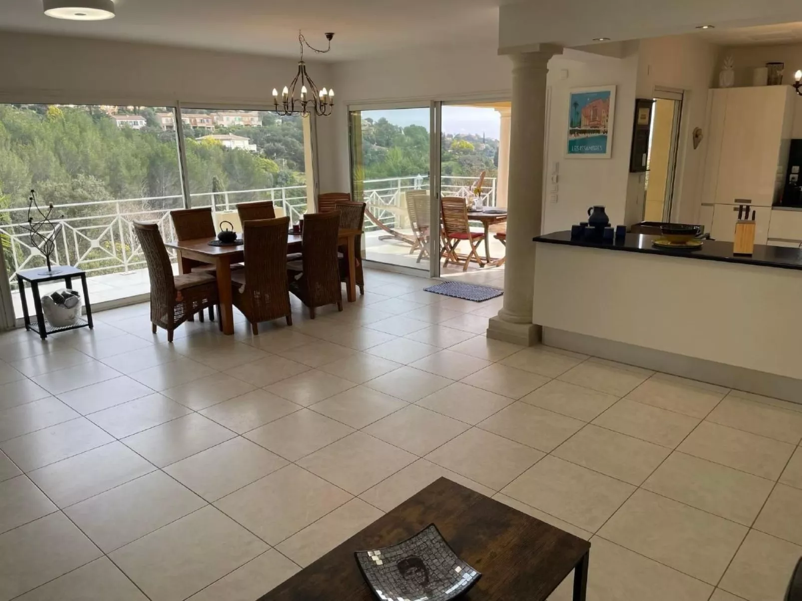 Les Palmiers-Drinnen