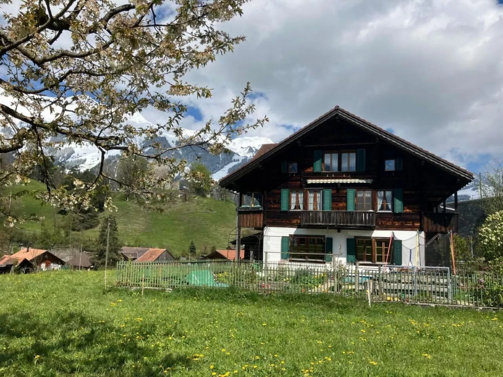 Neue 2.5- Zimmer Ferienwohnung im dreigenerationen Bauernhaus-Dehors