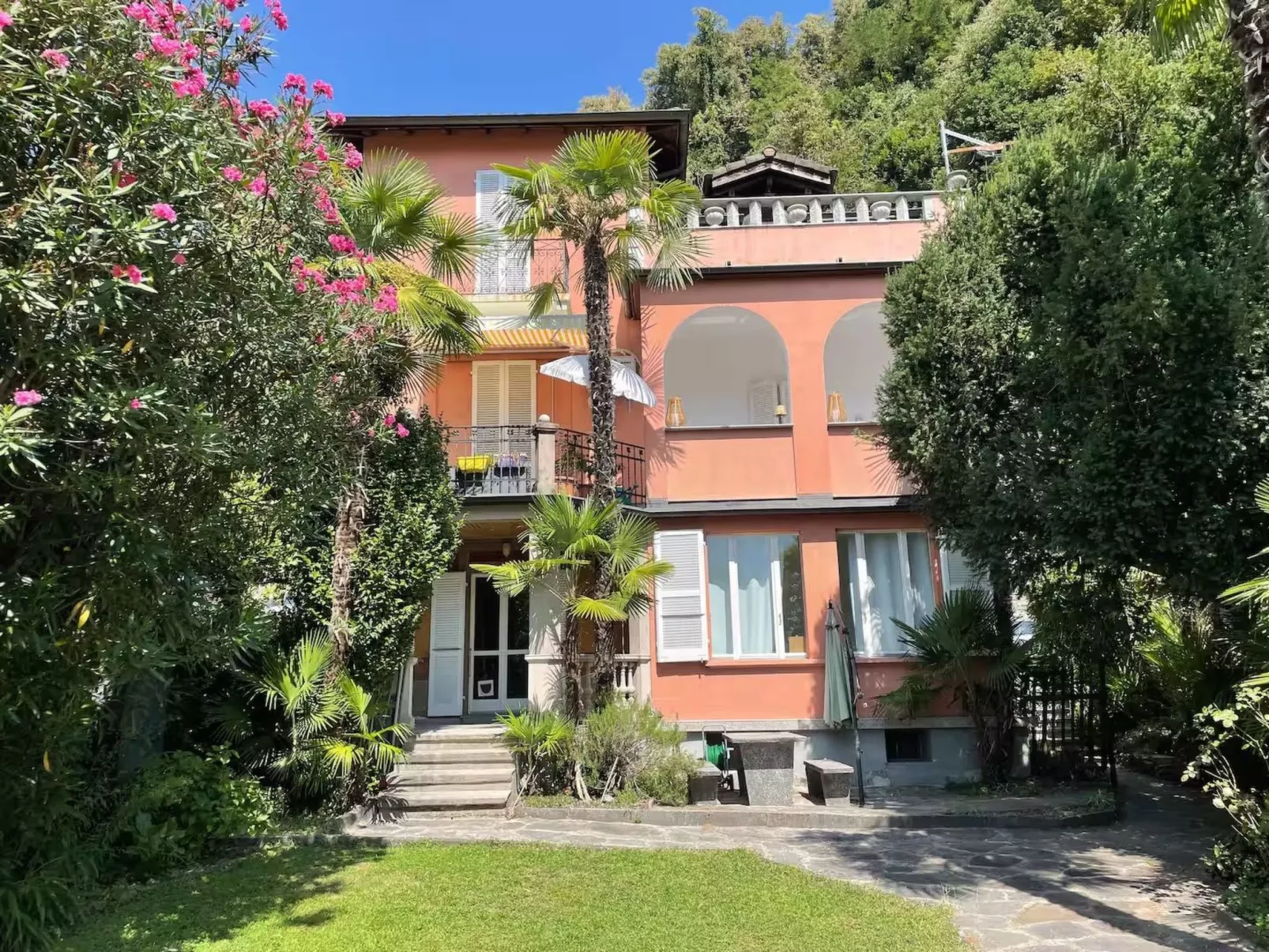 Villa Romantica-Outside