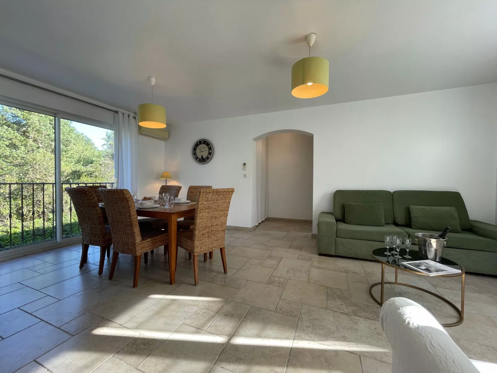 Gemütliche Ferienwohnung mit Pool-Inside