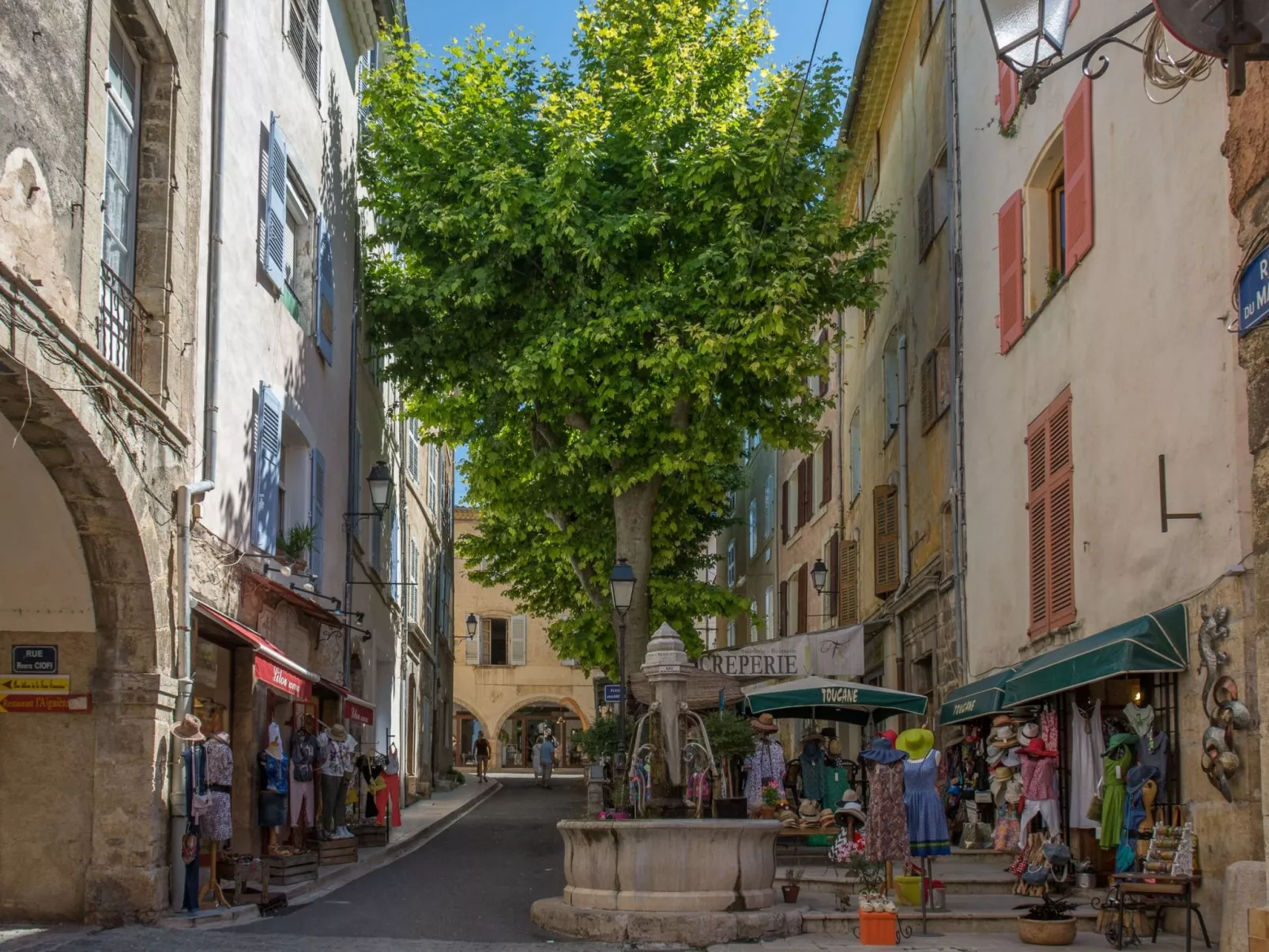 Les amandiers-Dehors