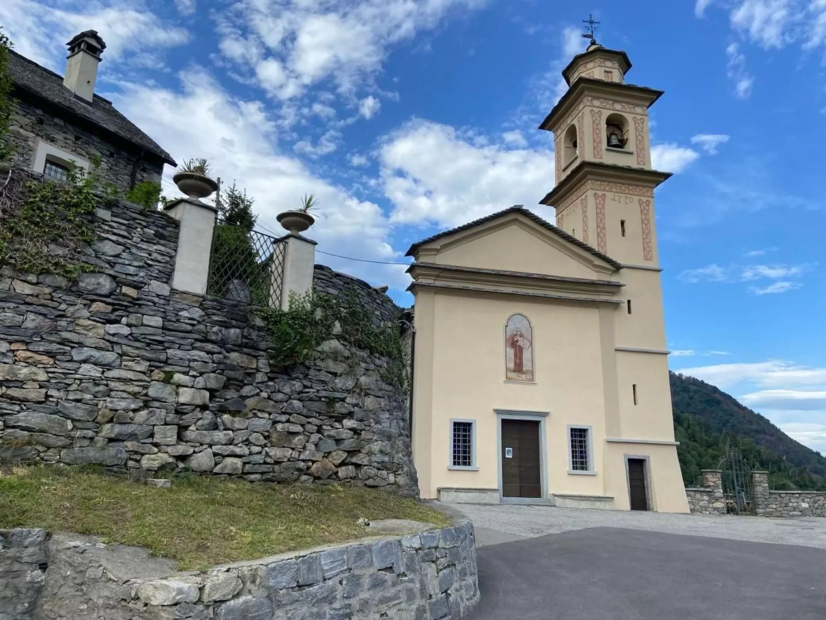 Tausend Steine Haus-Draußen