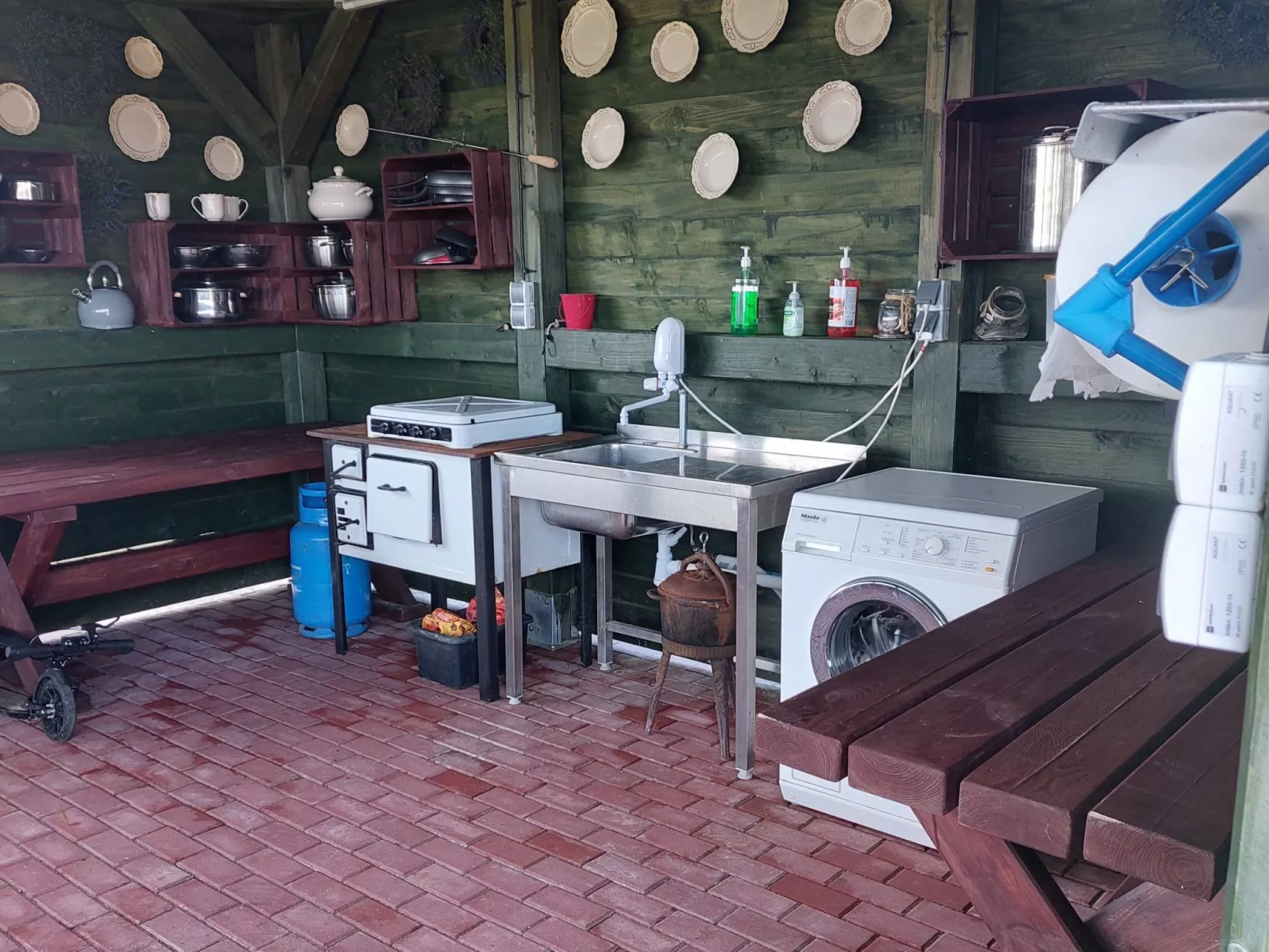 Green Corner Cottage 1-Outside