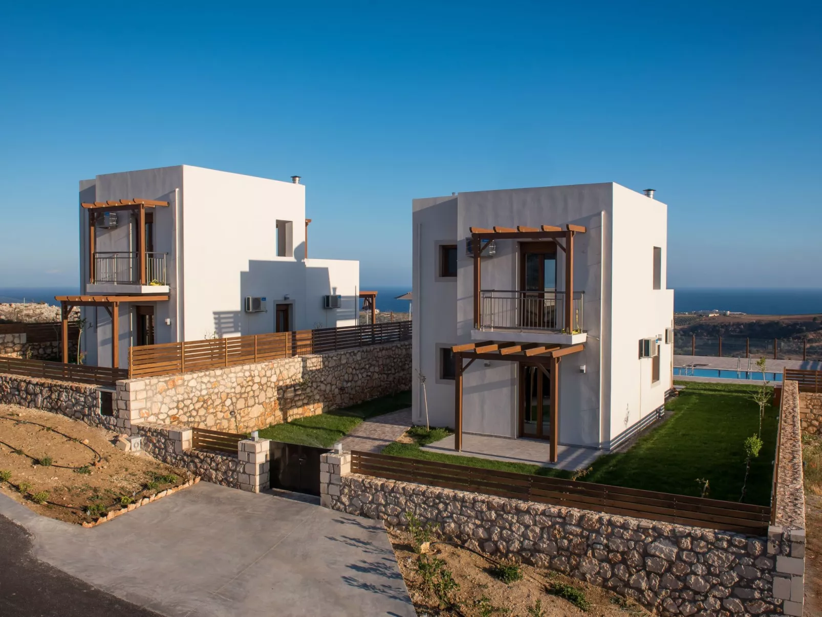 Villa mit Panoramablick Pool und Grillplatz in Strandnähe-Draußen