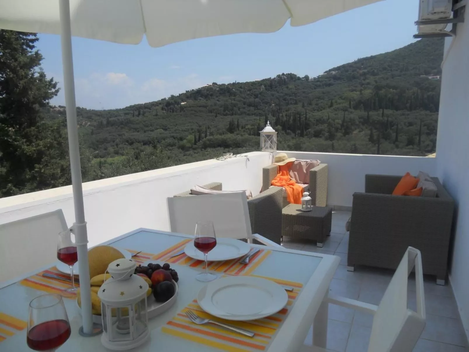 Ferienvilla mit Garten, Grill und Terrasse-Drinnen