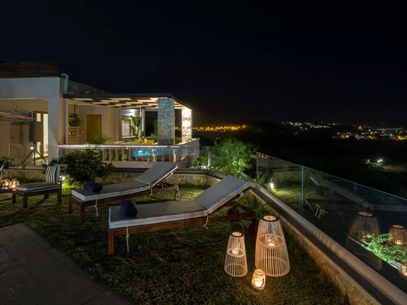 Ferienvilla mit Garten, Grill und Terrasse-Draußen