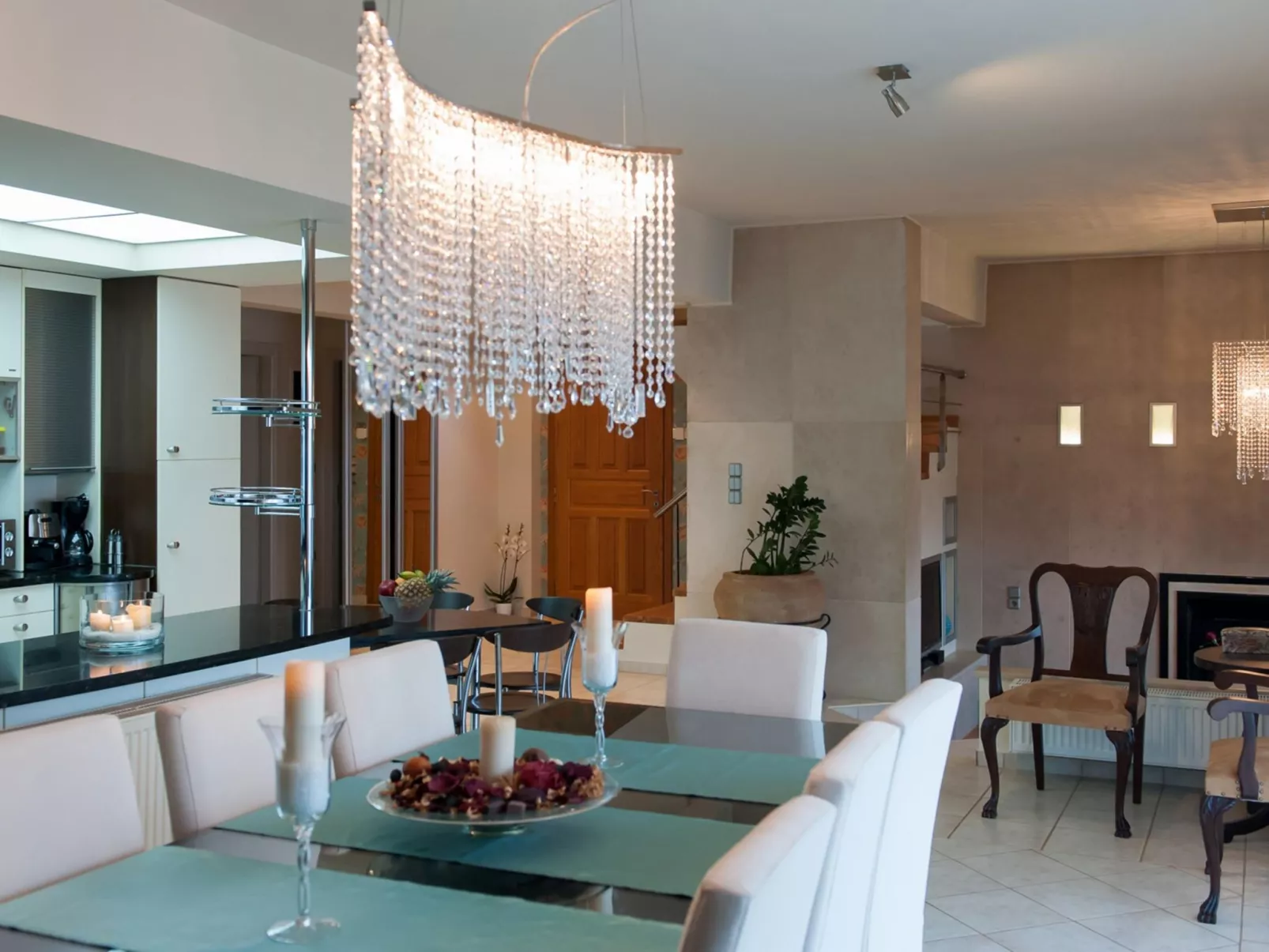 Villa mit Pool, Spielplatz, Pingpong und Grillplatz-Inside