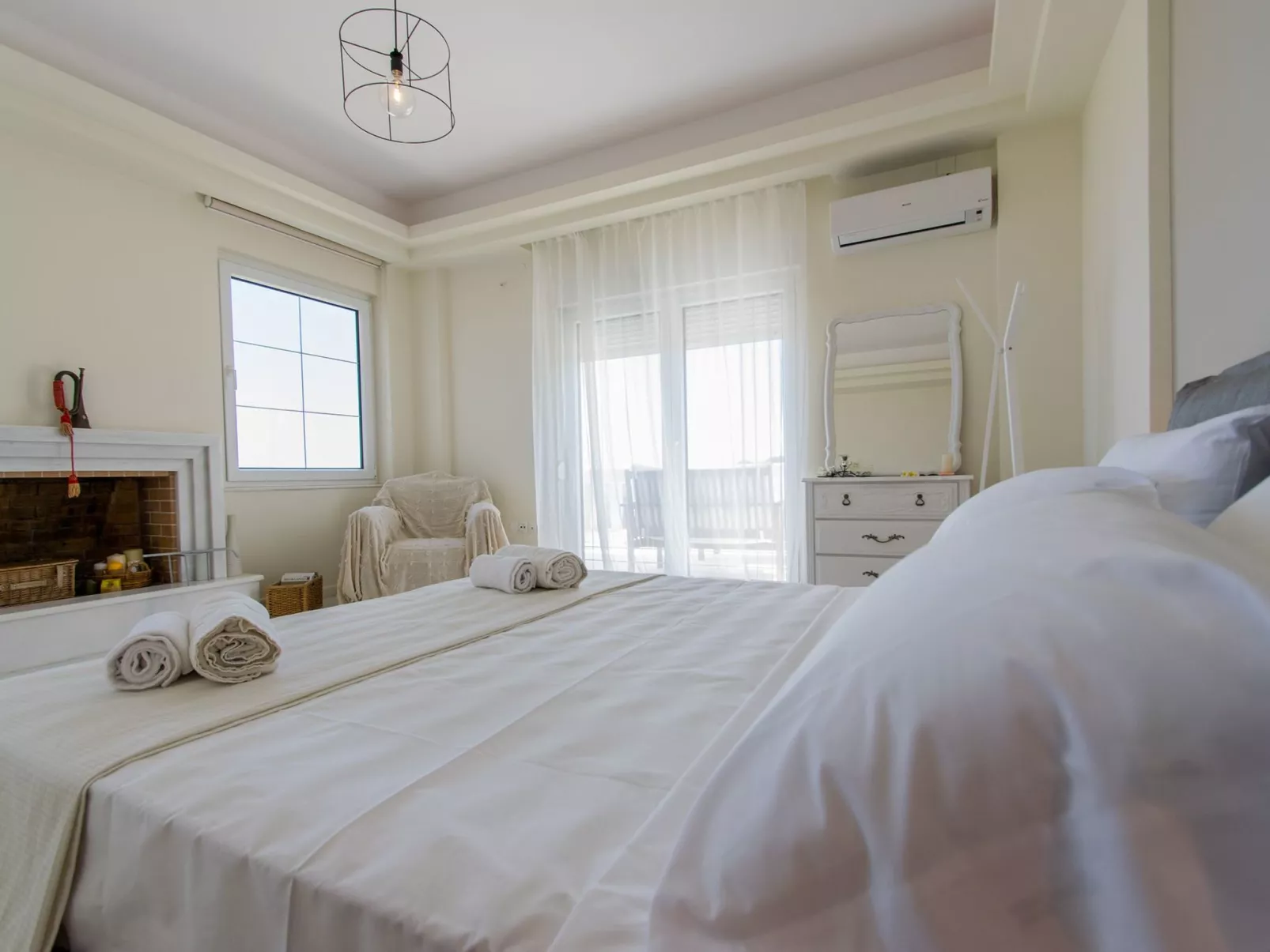 Villa mit Infinity-Pool und BBQ, Nähe zum Strand-Image-tags.info