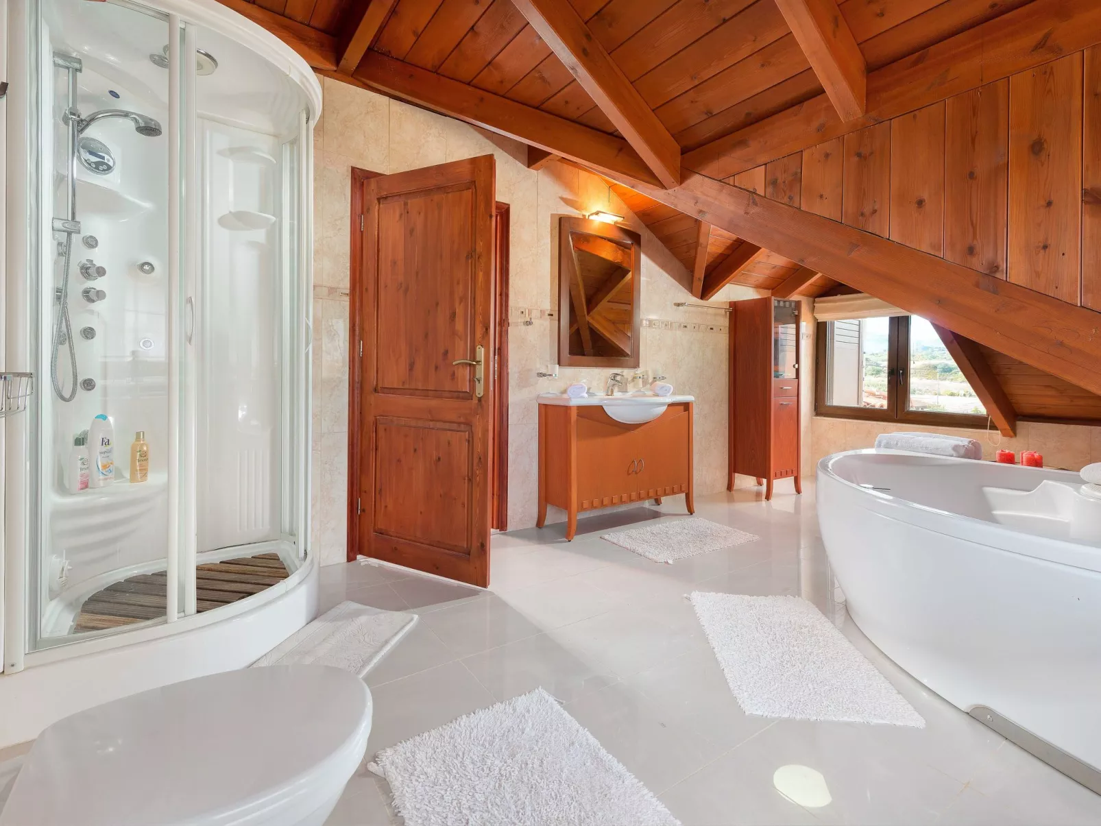 In Notia Rodos mit privatem Garten-Dedans