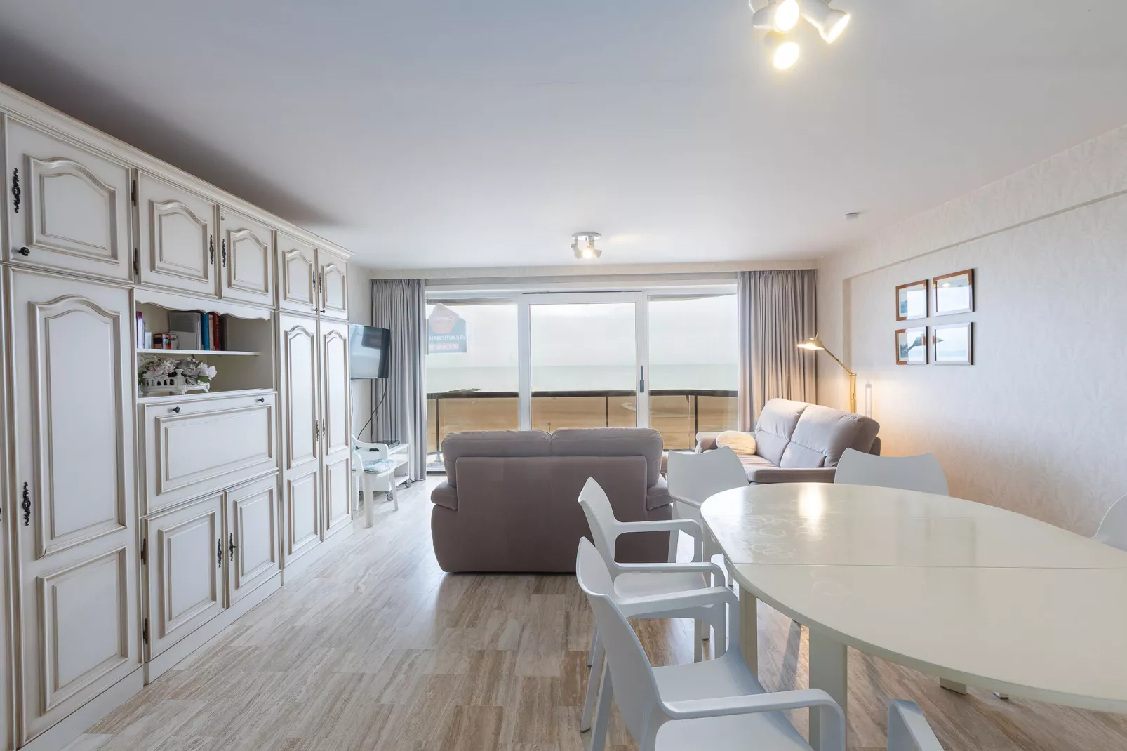Prestige I 0202-Living room