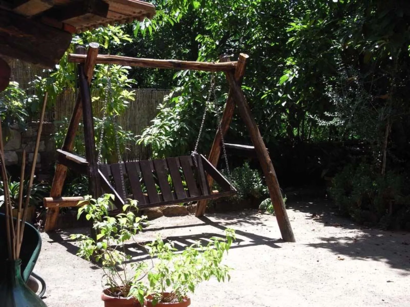 Rosa' Wohnung mit privatem Garten-Draußen