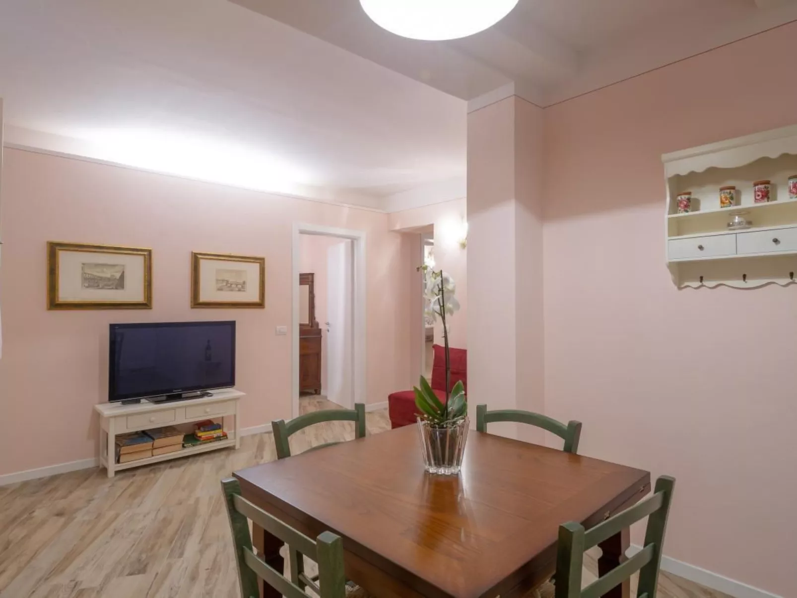 Rosa in der Toskana-Dedans