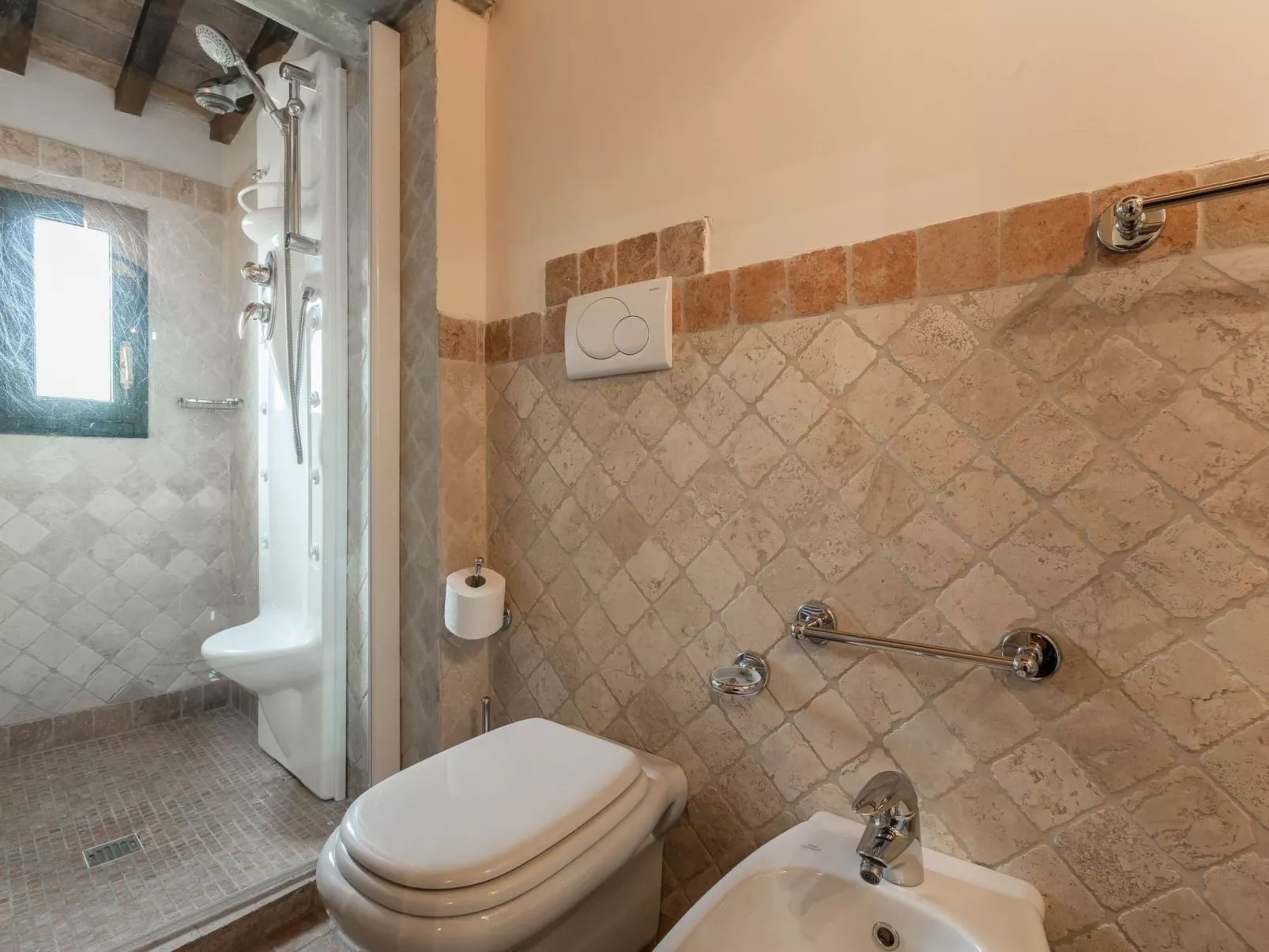 Ferienvilla "Roncovisi" mit Infinity-Pool-Image-tags.info