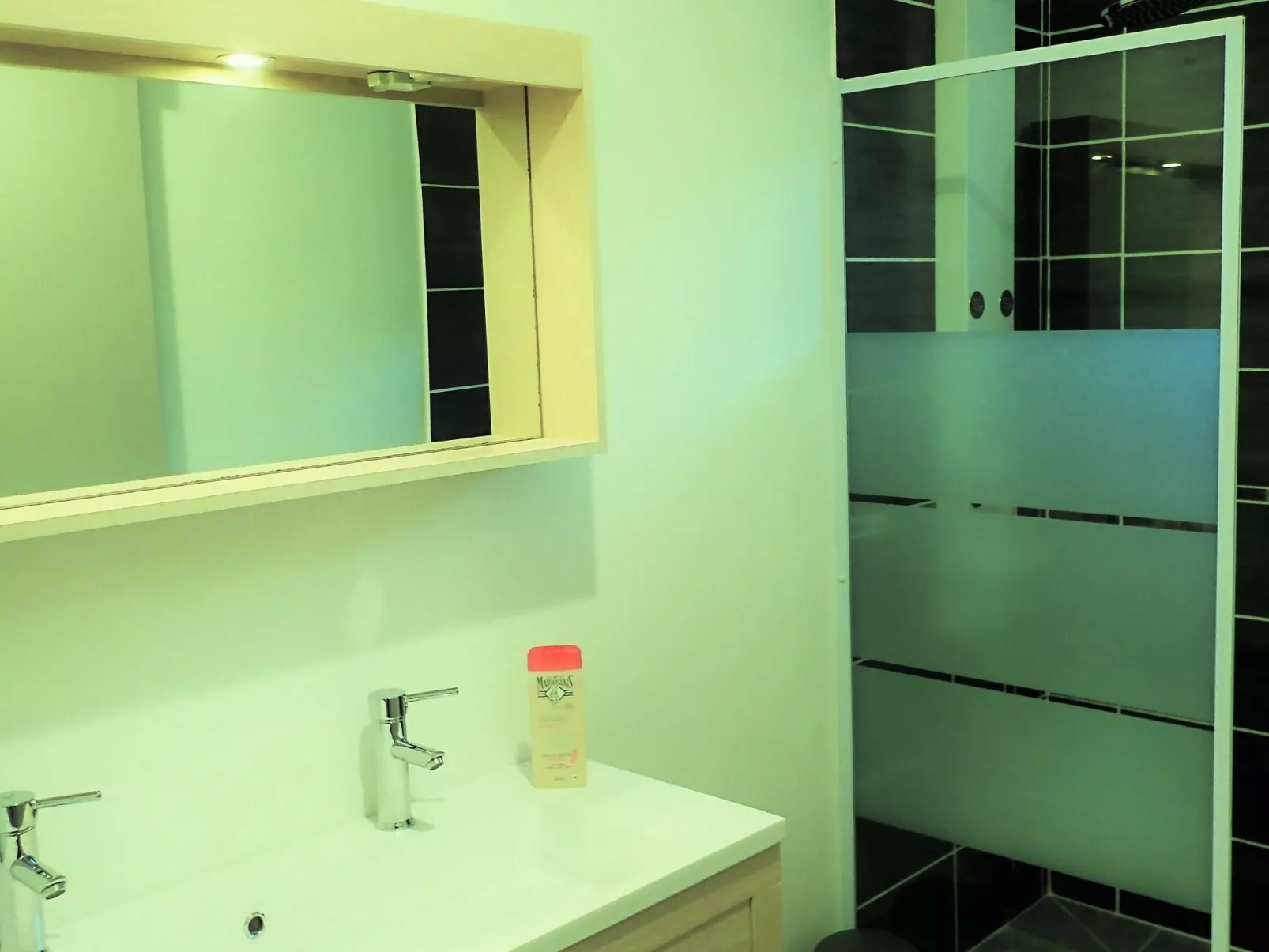 Ein gemütliches Nest im Herzen der Ardèche Méridionnale-Drinnen