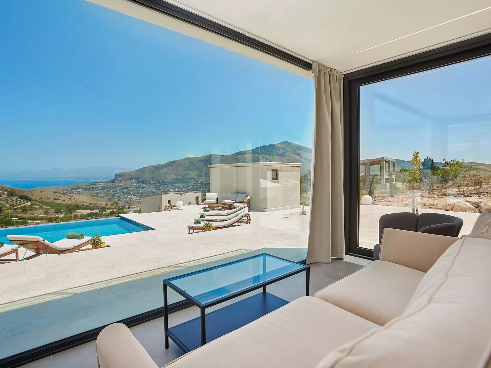 'Villa Muntaja' mit privatem Pool-Inside