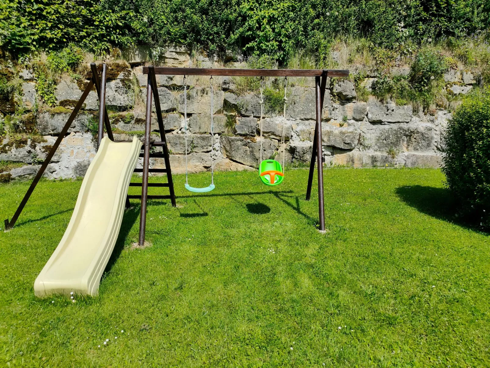 Gite Lys Montagnes du Jura mit Spa Sauna Fluss-Outside