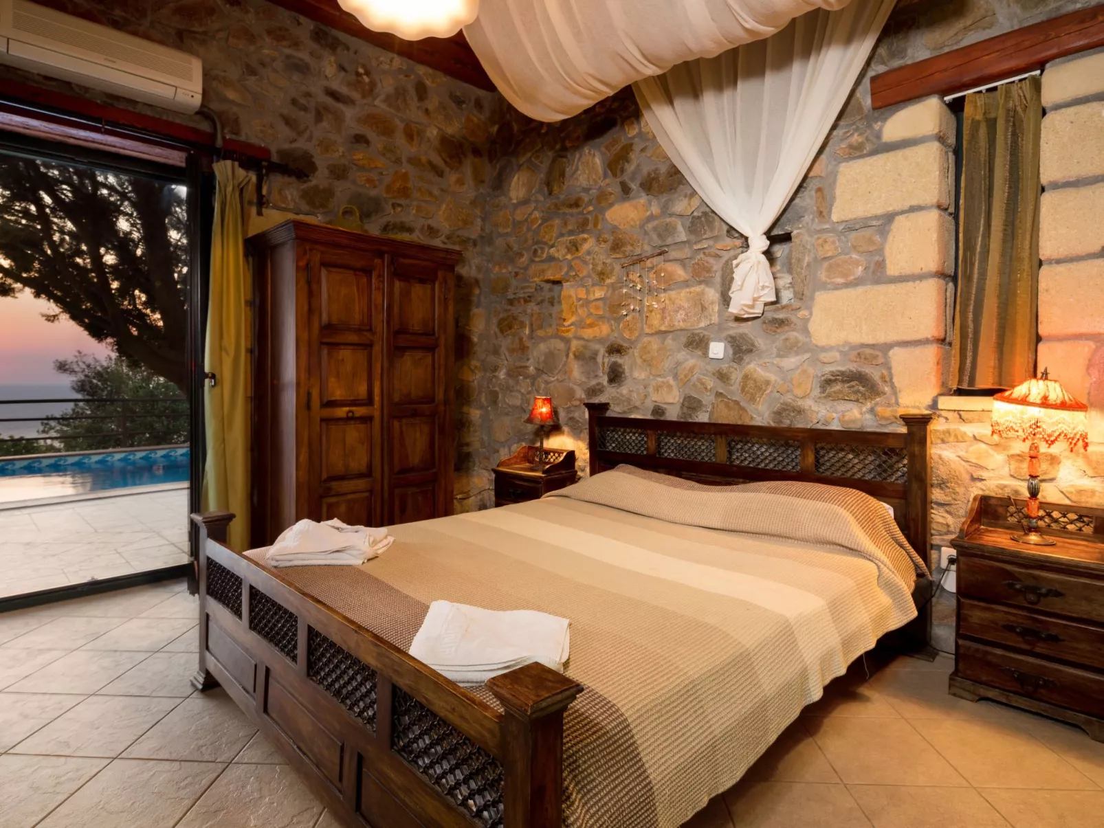 Traditionelle Villa mit Pool und Meerblick Elafonissi-Inside