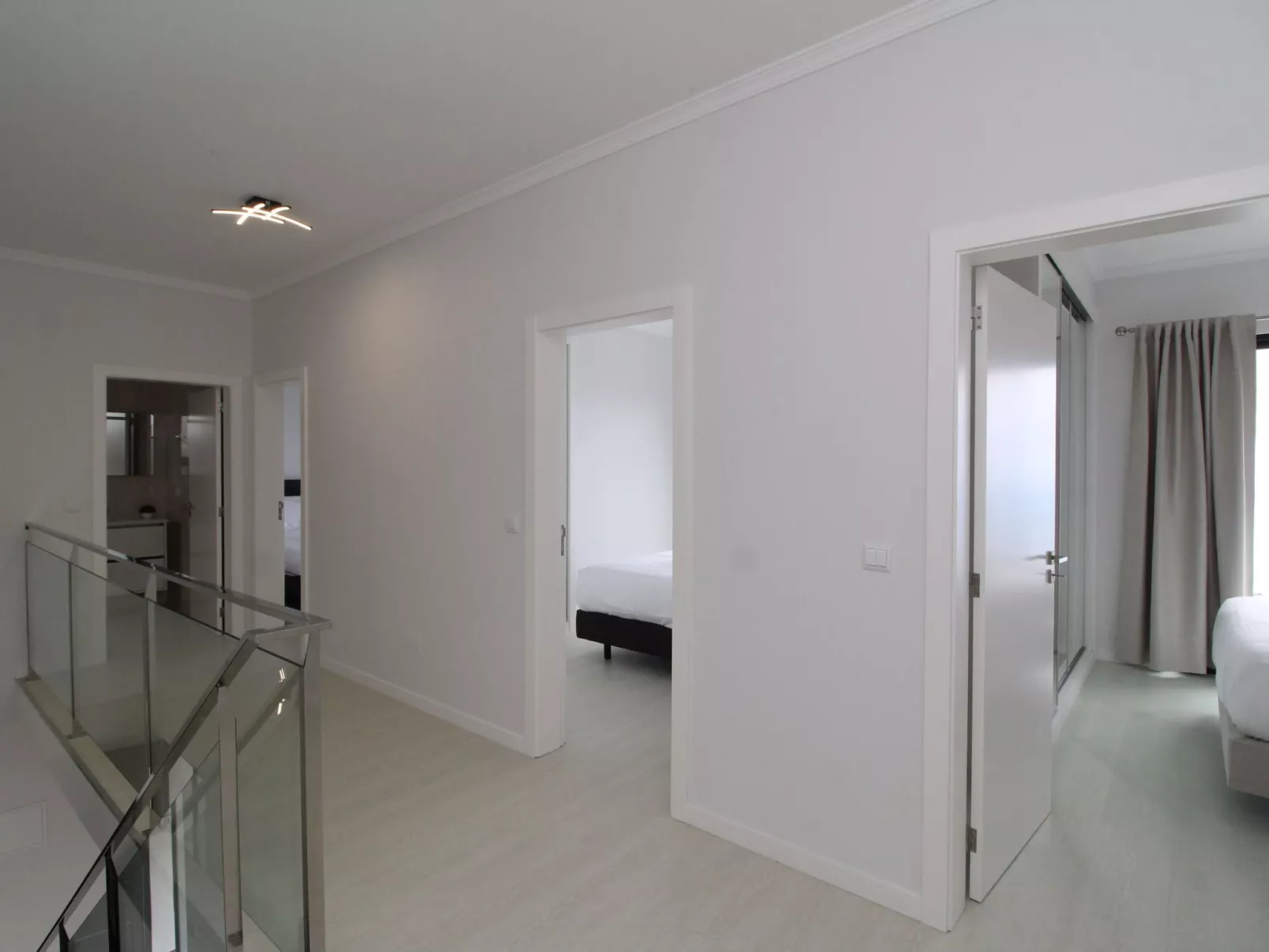 Ferienvilla mit eigenem Pool-Dedans