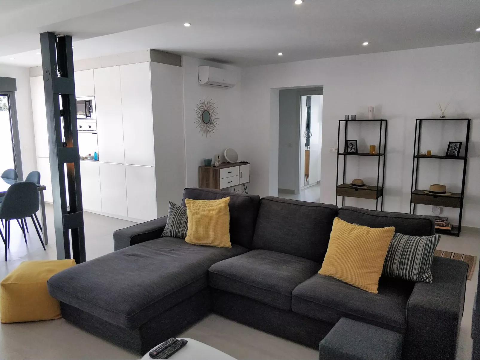 "Arenas house" mit Pool-Dedans