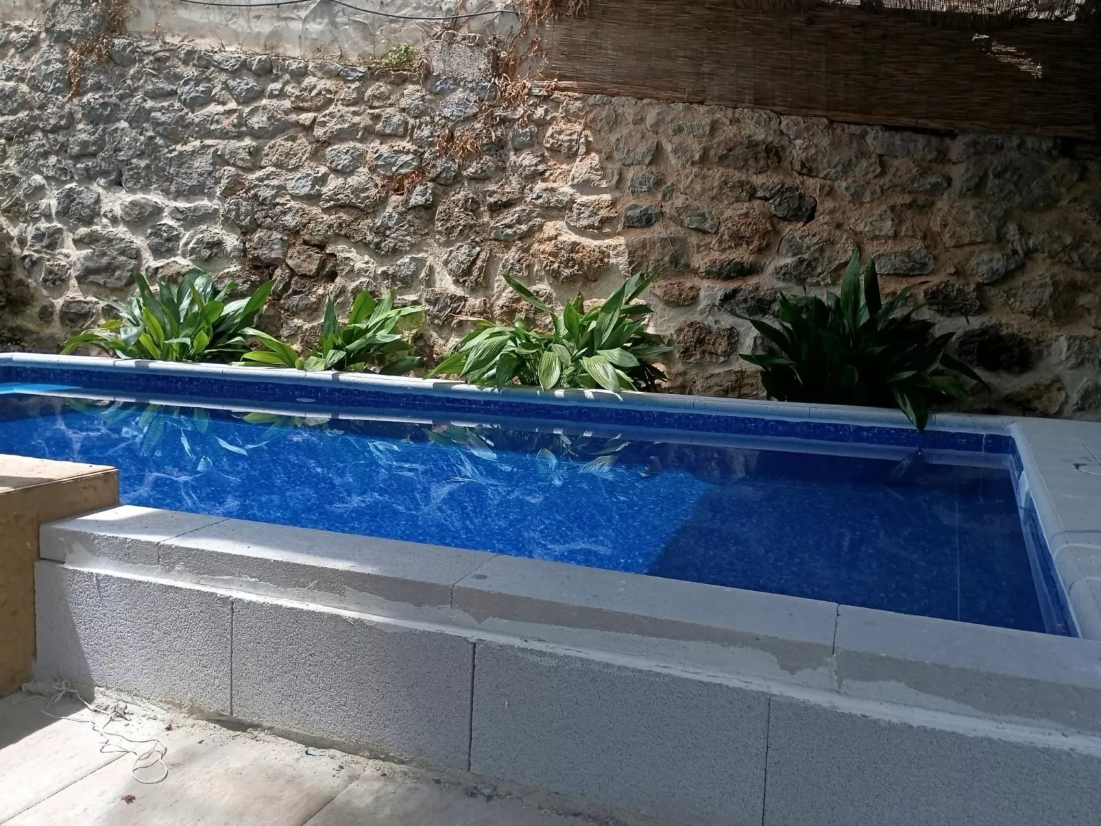 Haus für zwei Personen mit privatem Pool in den Bergen.-Outside