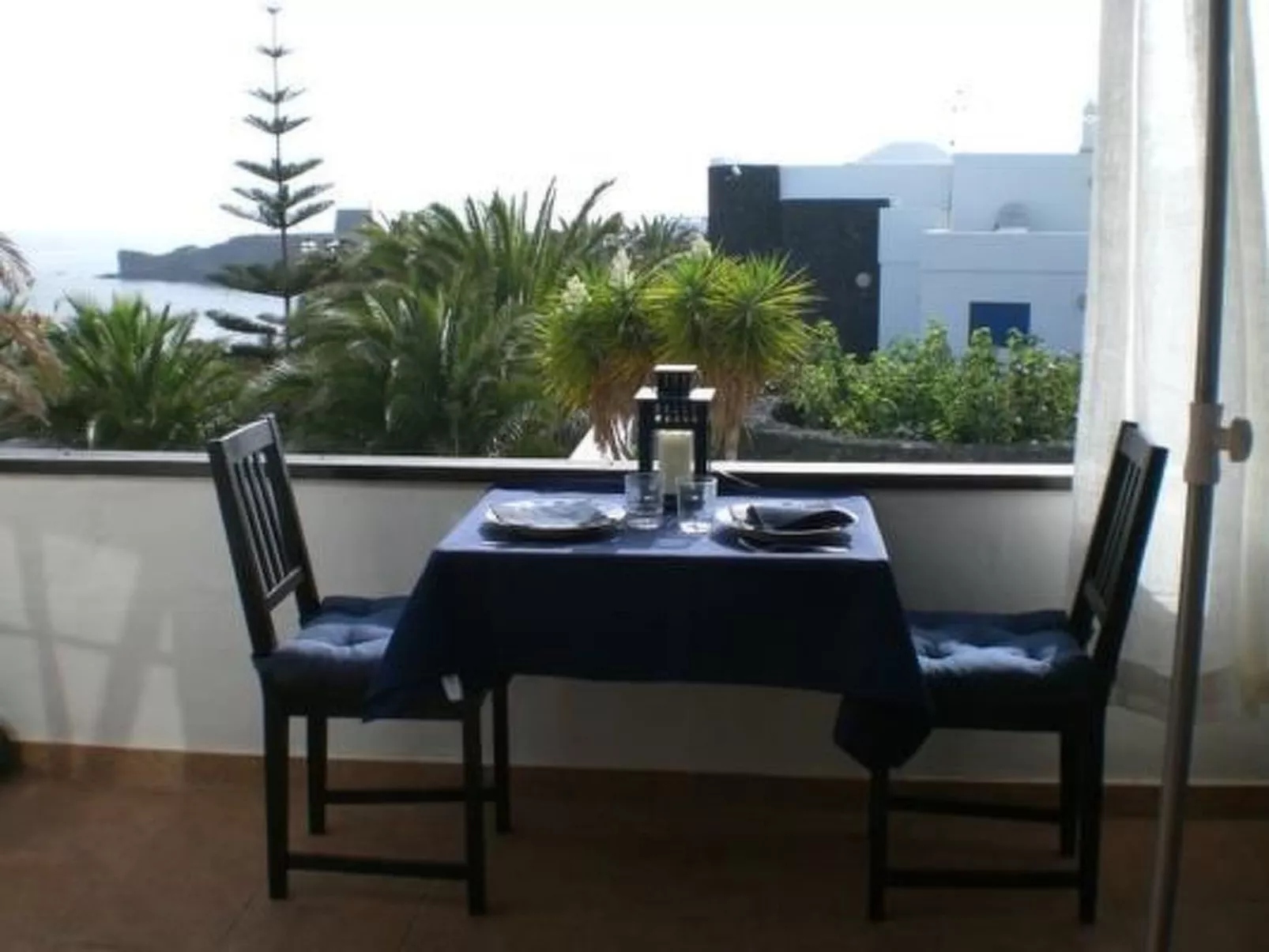 Schöne Wohnung in Playa Blanca mit Grill, Garten und Terrasse und Neben dem Str-Outside