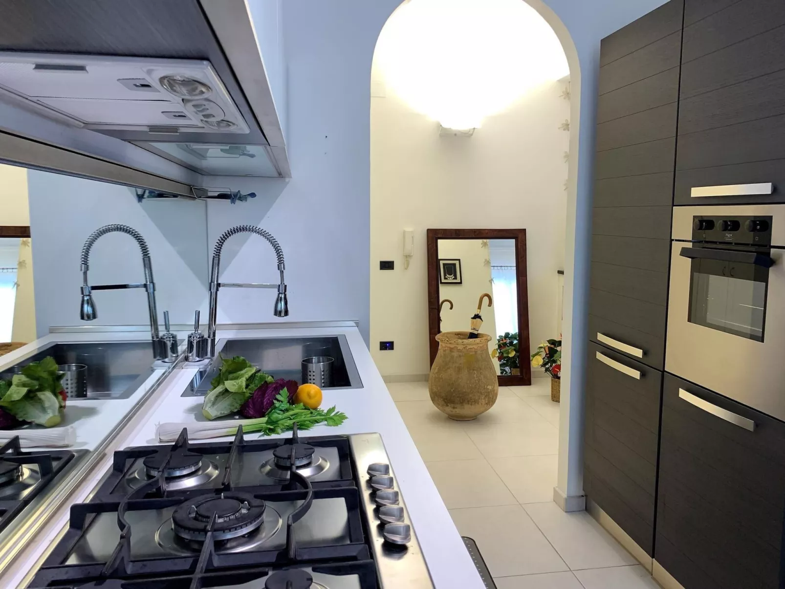 In Molo, Piazza De Ferrari in der Nähe-Inside